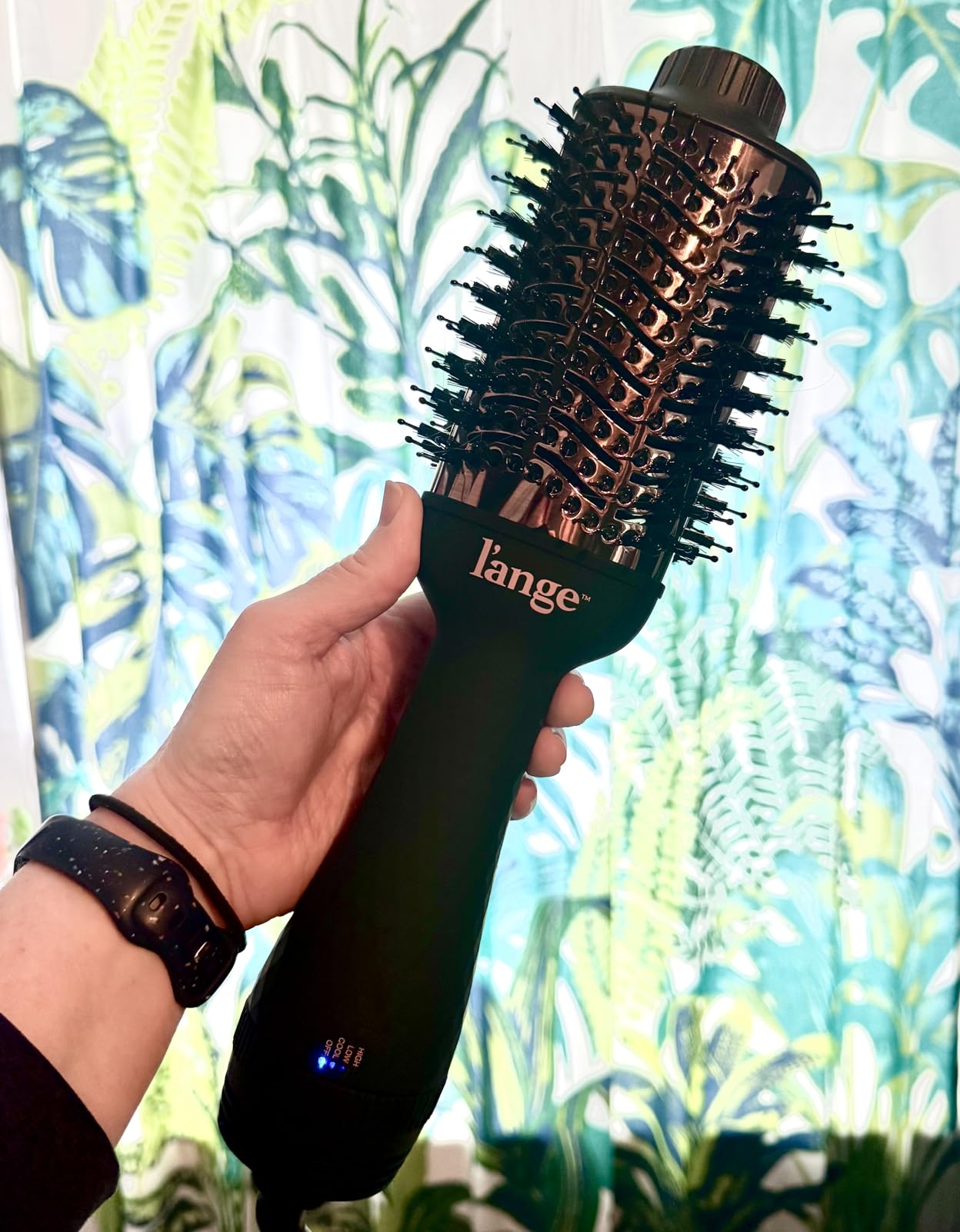 L'ANGE HAIR Le Volume 2-in-1 Titanium Blow Dryer Brush | Frizz Control Blowout Hair Dryer Brush For Drying And Straightening | Volumizing Hot Air Styler For All Hairstyles | Oval Barrel | Black - 75mm customer photo 1
