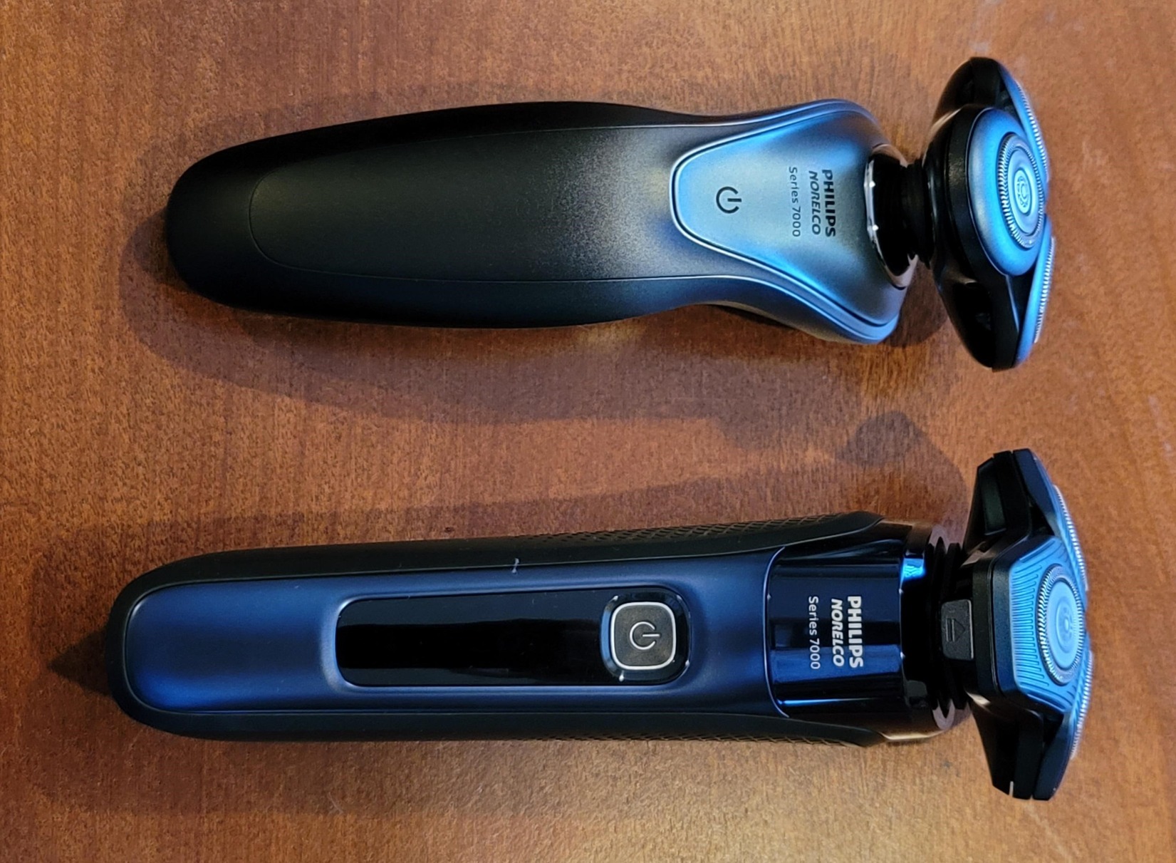 Philips Norelco Shaver 7800, Rechargeable Wet & Dry Electric Shaver with SenseIQ Technology, Quick Clean Pod, Charging Stand, Travel Case and Pop-up Trimmer, S7885/85 customer photo 1