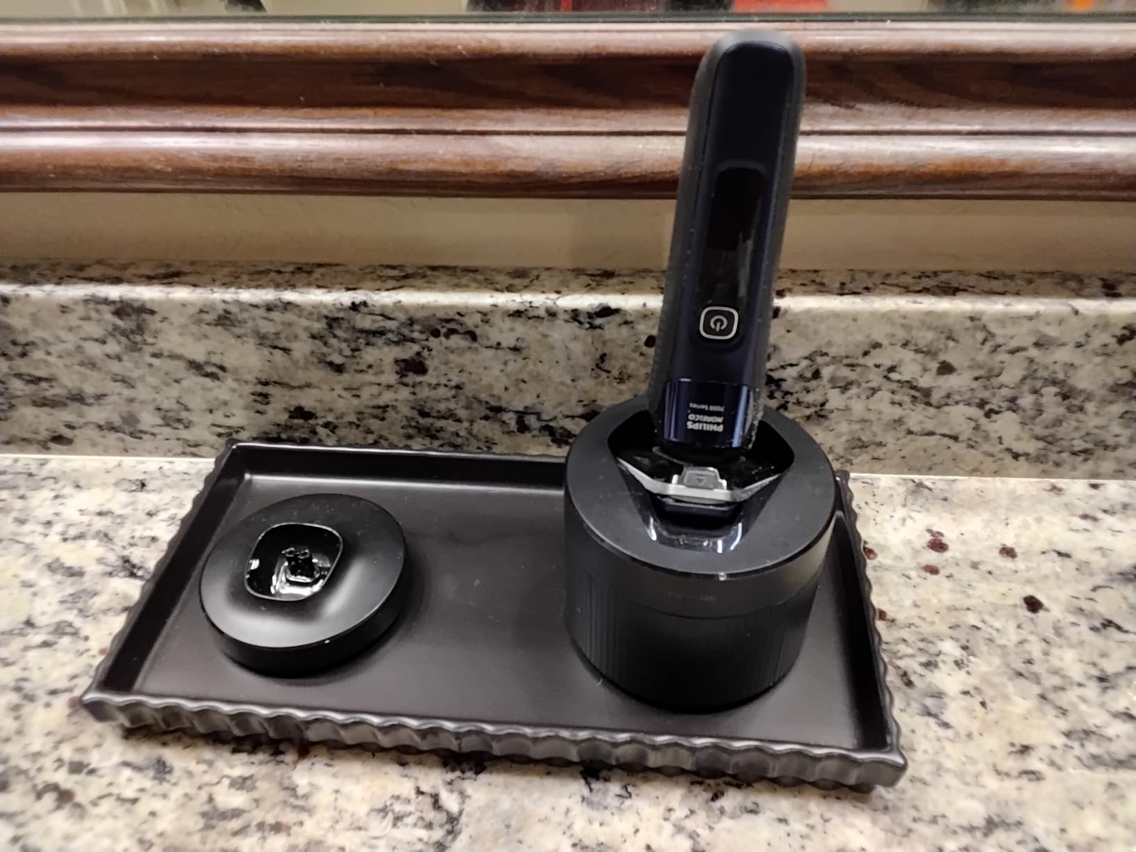 Philips Norelco Shaver 7800, Rechargeable Wet & Dry Electric Shaver with SenseIQ Technology, Quick Clean Pod, Charging Stand, Travel Case and Pop-up Trimmer, S7885/85 customer photo 2