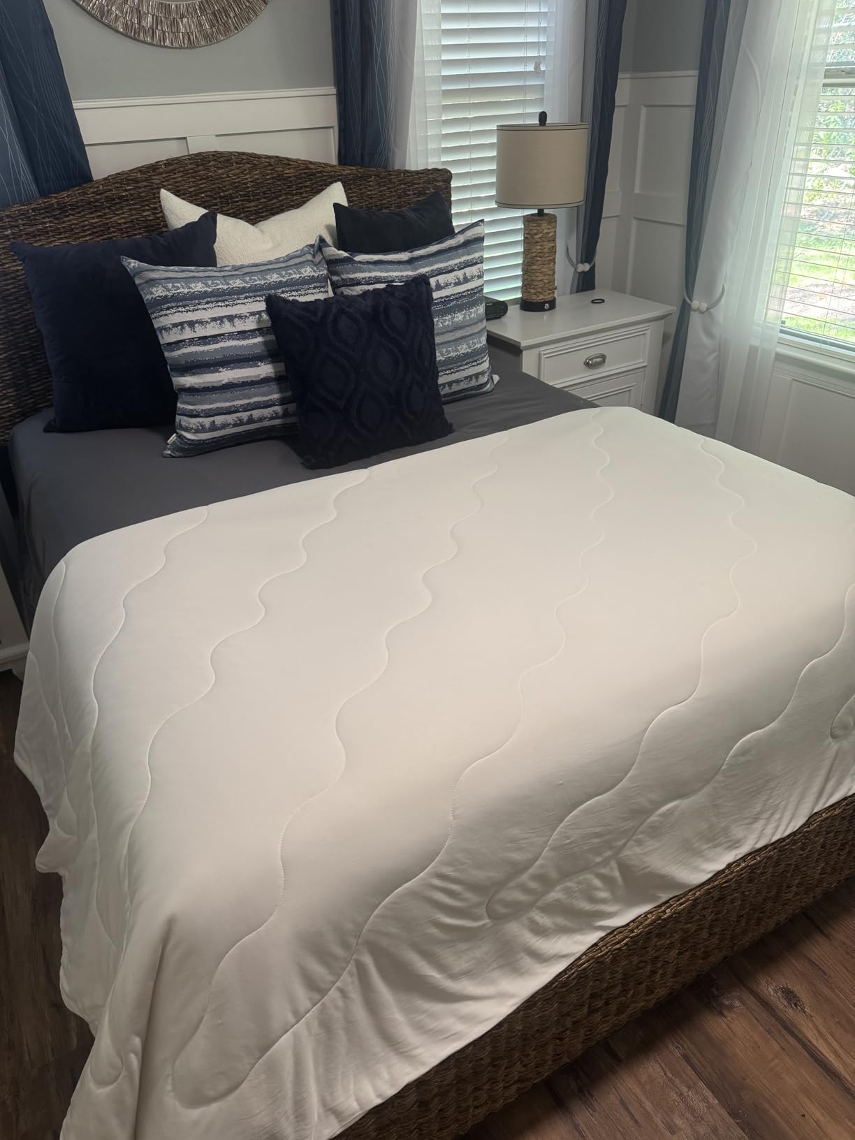 EASELAND Cooling Comforter Queen, 2026 Cloud-CHILL TECH, Q-MAX 0.45+, Double-Sided Cool Design Soft Fluffy Cooling Blanket for Night Sweats Hot Sleeper customer photo 2