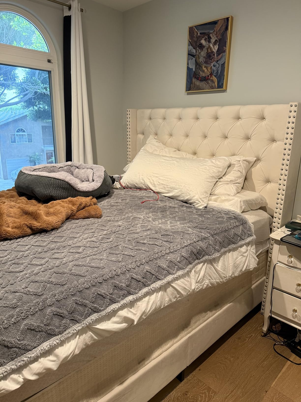 Jocisland King Size Bed Frame 61.4 inch Extra Tall Wingback Headboard Velvet Upholstered Deep Button Tufted Platform Bed with Solid Wood Legs and Wood Slats, No Box Spring Needed, Easy Assembly, Cream customer photo 1