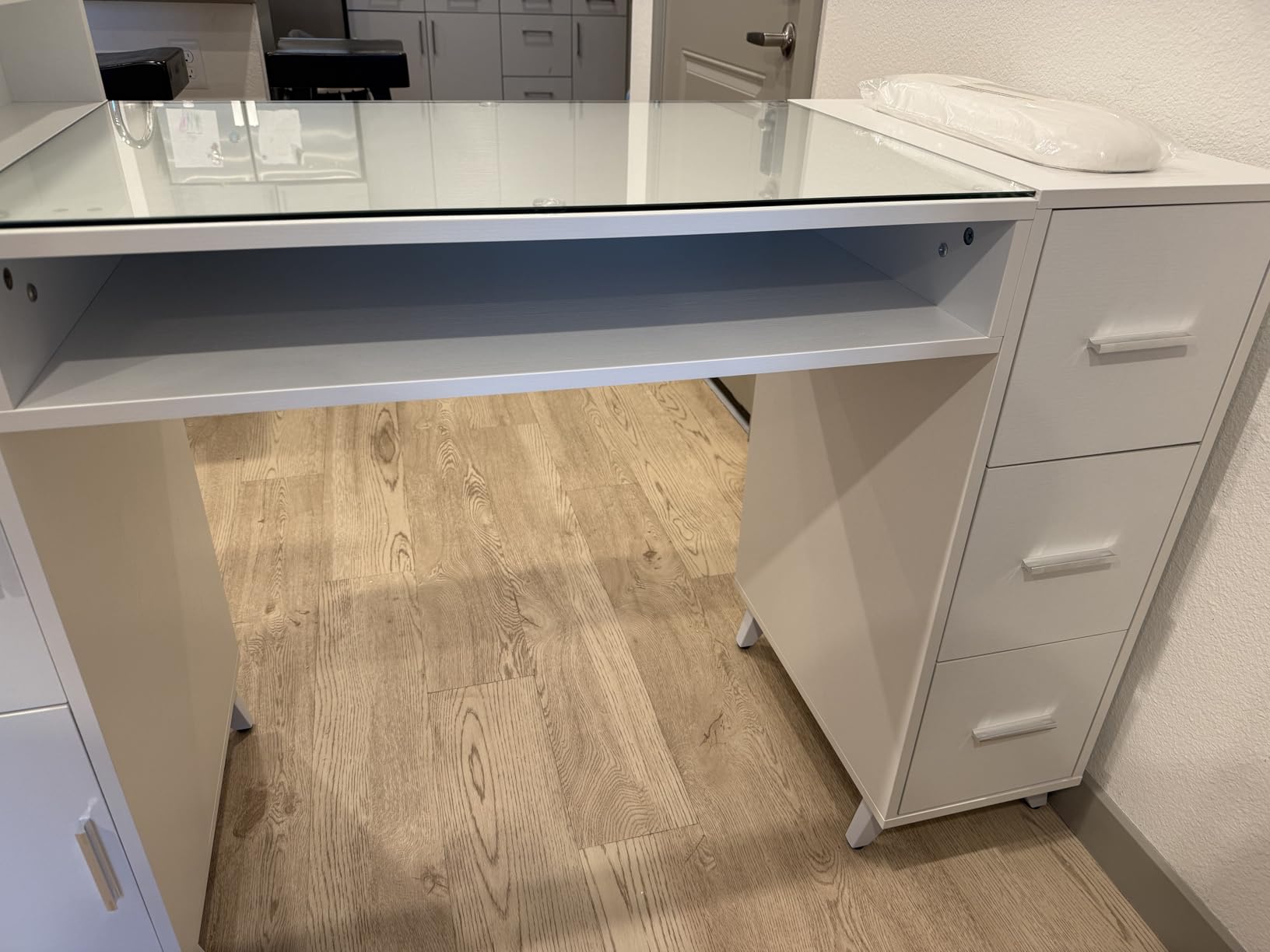 OmySalon Manicure Table Nail Desk for Nail Tech w/Glass Top & Wrist Rest, Beauty Salon Nail Supplies Decor Workstation Acetone Resistant w/3 Side Cabinet+3 Drawers+3 Layers Open Cabinet+1 Open Drawer customer photo 2