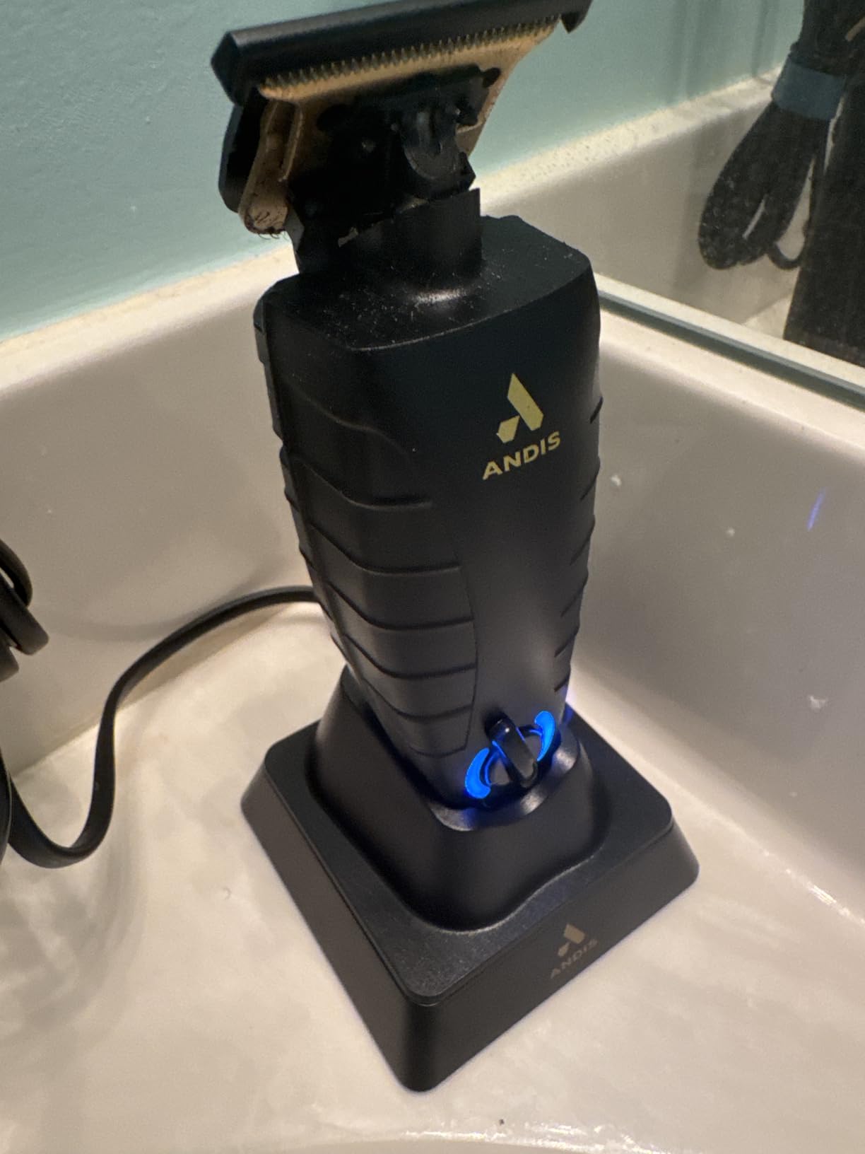 Andis 74150 GTX-EXO Professional Cord/Cordless Lithium-ion Electric Beard & Hair Trimmer with Charging Stand, Black customer photo 2