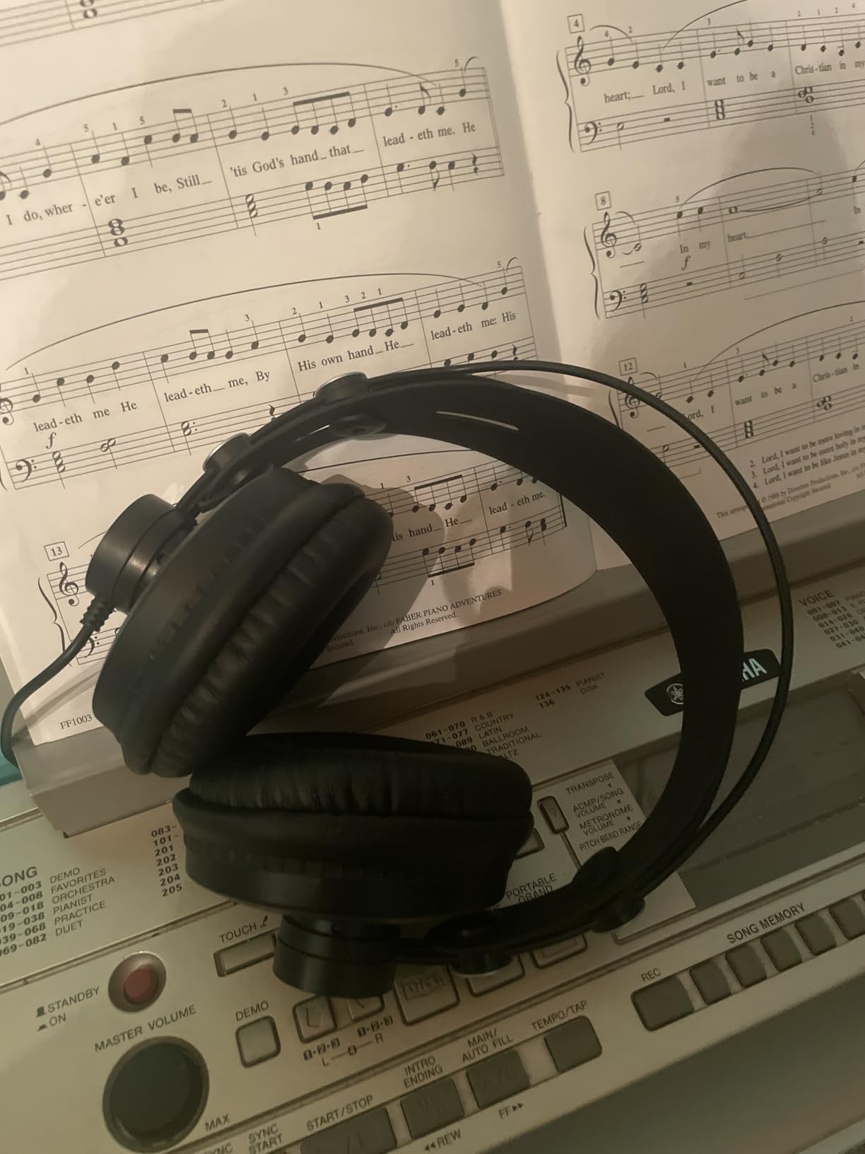 JOYO Studio Monitor Headphones, 50mm Drivers Over-Ear with Passive Noise Isolation, Flat Response for Recording/Mixing/Guitar Amp/Podcast, 3.5mm & 6.35mm Adapter (JMH-02) customer photo 1