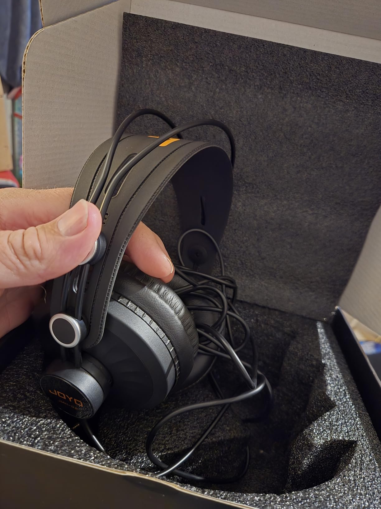 JOYO Studio Monitor Headphones, 50mm Drivers Over-Ear with Passive Noise Isolation, Flat Response for Recording/Mixing/Guitar Amp/Podcast, 3.5mm & 6.35mm Adapter (JMH-02) customer photo 2