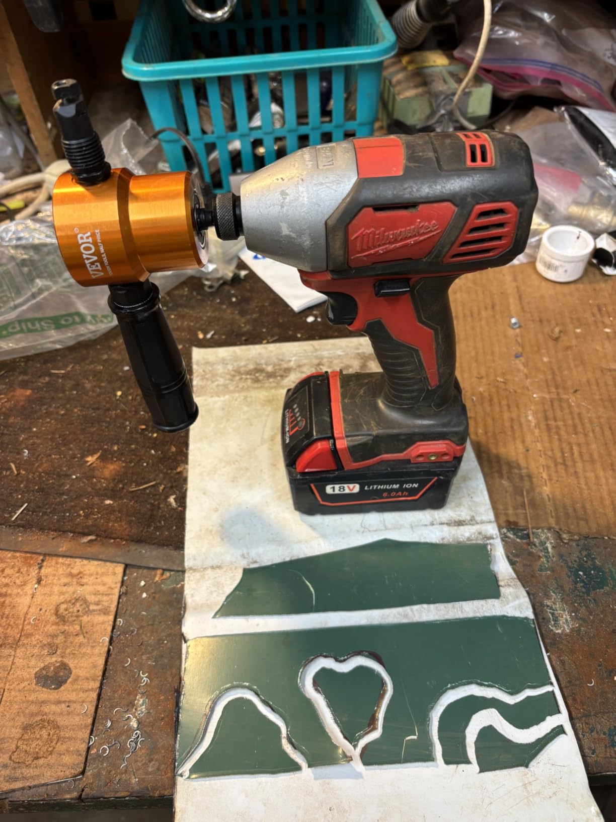 VEVOR Double Head Sheet Metal Nibbler Cutter, 360 Degree Metal Nibbler Drill Attachment with Extra Punch and Die, Cutting Hole Accessory and Step Drill Bit, for Straight Curve and Circle Cutting customer photo 1