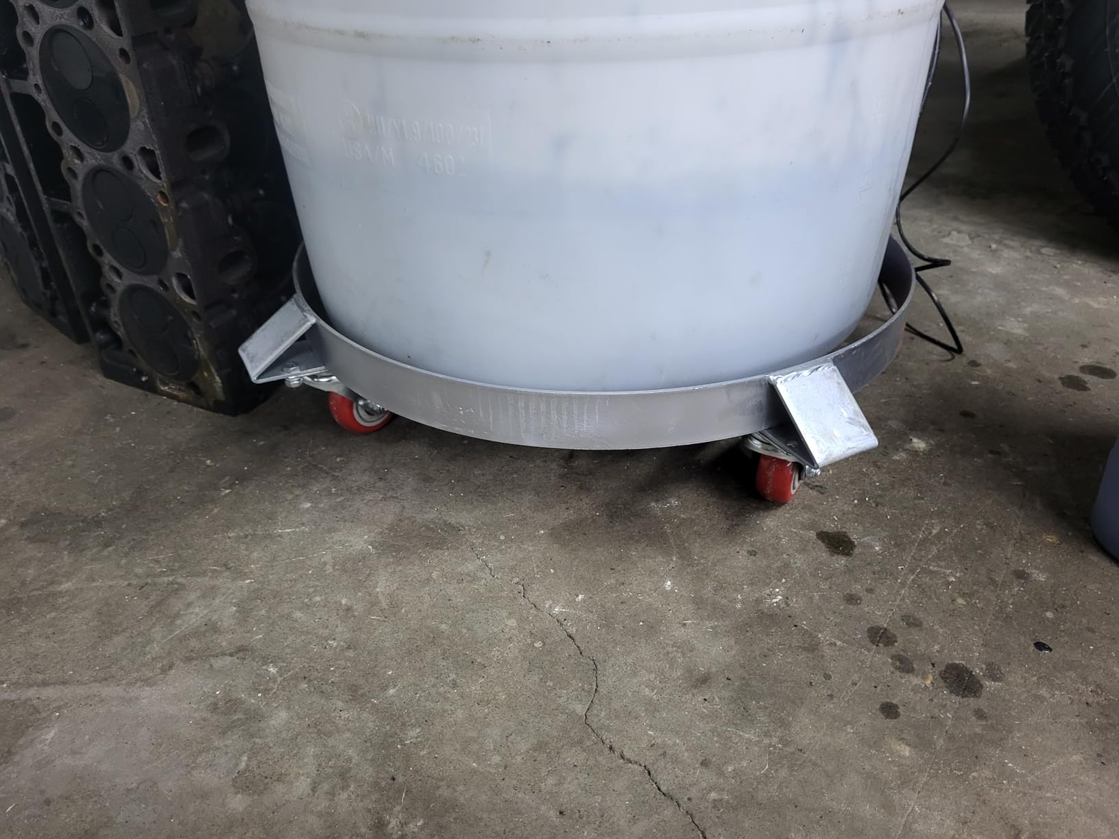 VEVOR 55 Gallon Heavy Duty Drum Dolly, 1000lbs Load Capacity, Barrel Dolly Cart Drum Caddy, Non Tipping Hand Truck Capacity Dollies with Steel Frame 4 Swivel Casters Wheel, for Warehouse Drum Handling customer photo 1