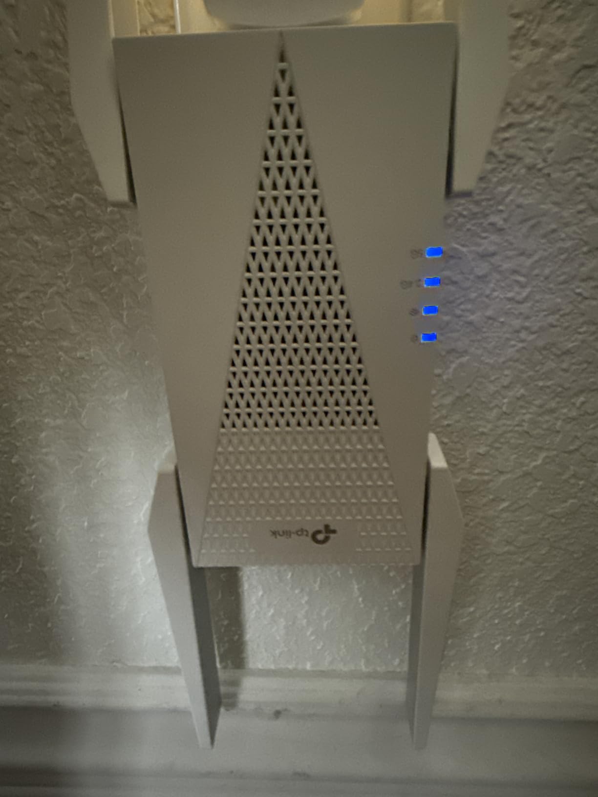 TP-Link RE815X AX5400 WiFi 6 Range Extender w/Ethernet Port | 5.4 Gbps Tri-Band Wireless Repeater Amplifier | Up to 2800 Sq. Ft., 96 Devices | Internet Signal Booster | 160 MHz | APP Setup | OneMesh customer photo 2
