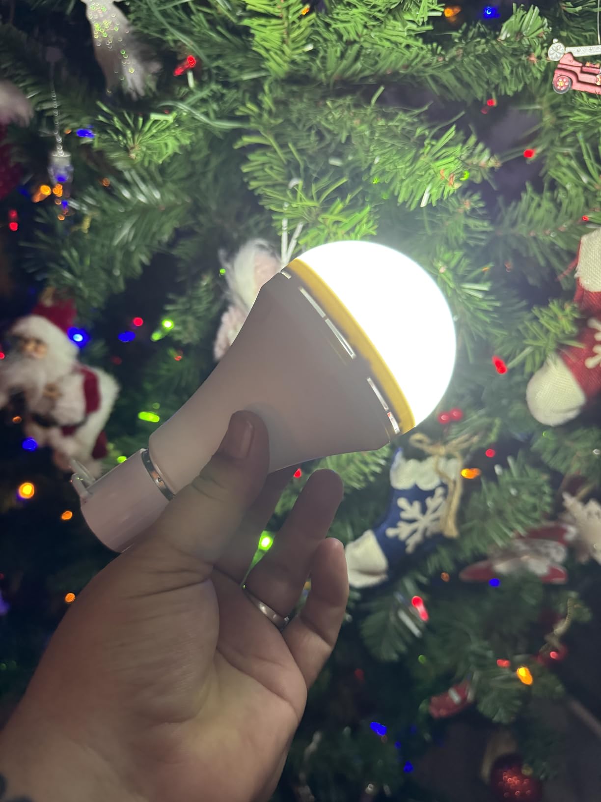 Rechargeable Emergency Light Bulb, 1500mAh 15W 80W 6000K Daylight White Battery Light Bulb with 4 Pack Battery Backup LED Bulb for Home Power Failure, Hurricane, Thunderstorm customer photo 2