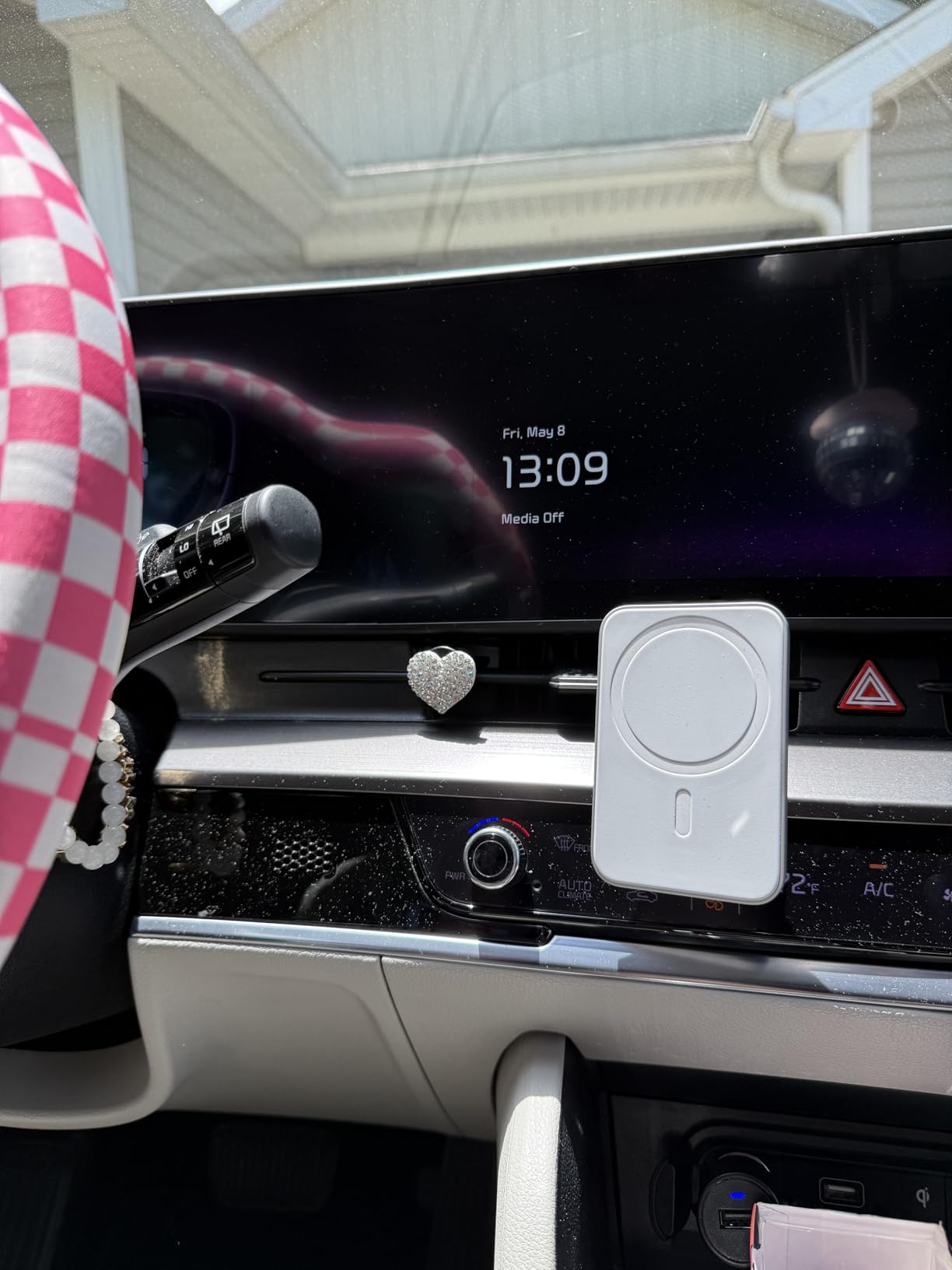 Belkin MagSafe Vent Mount Pro - MagSafe Compatible Phone Mount for Car - Wireless Magnetic Phone Holder Mount for iPhone 17, iPhone 16, 15, Pixel 10 & More customer photo 1