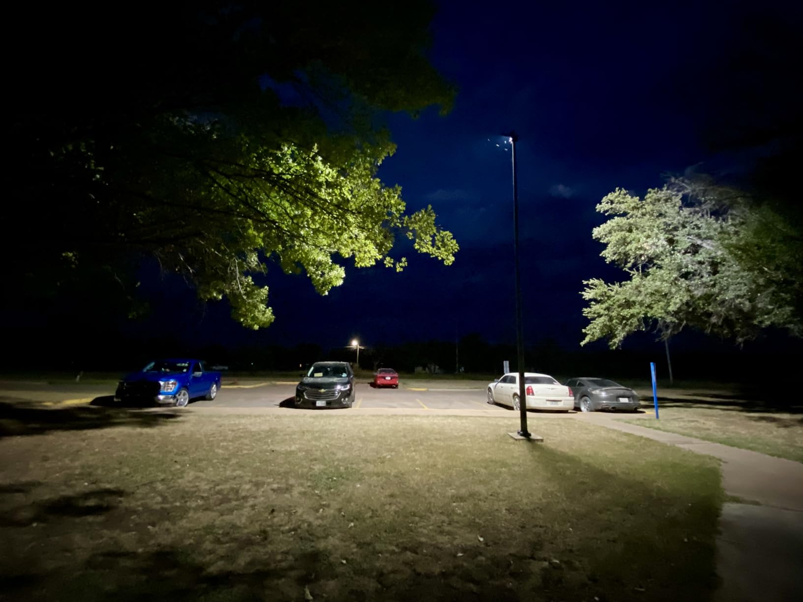 HYPERLITE LED Parking Lot Light - 300W 45,000lm UL Listed Led Parking Lot Lights Outdoor with Photocell - 5000K Slip Fitter Mount LED Pole Light for Street Barn Yard Driveway Stadium Roadway, 100-277V customer photo 2