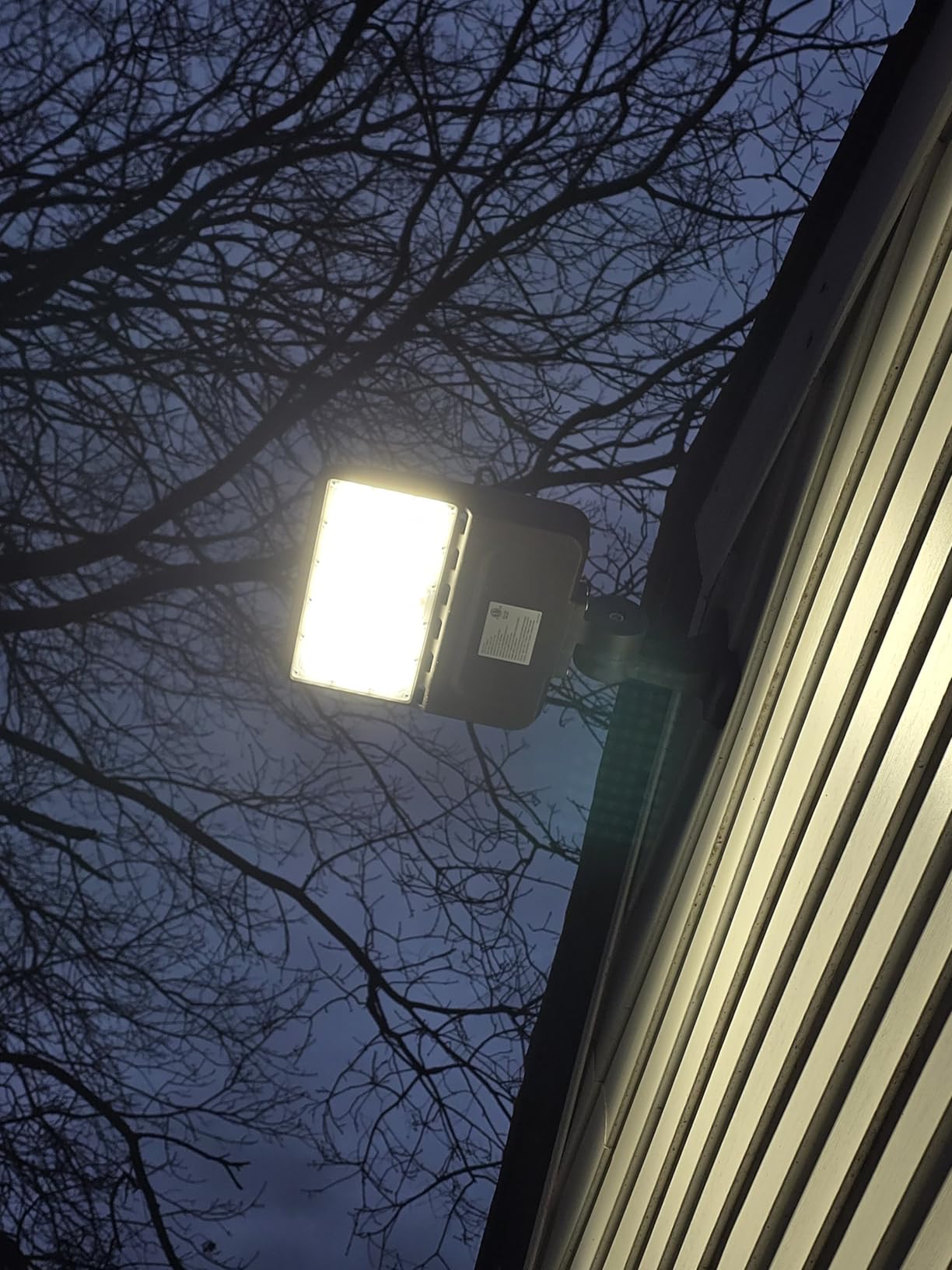 200W LED Parking Lot Light,28000LM 5000K LED Parking Lot Lights Outdoor, Adjustable Arm Mount,IP65 Waterproof,100-277V Commercial LED Area Security Light for Parking Lot,Stadium,Yard,Roadways customer photo 1