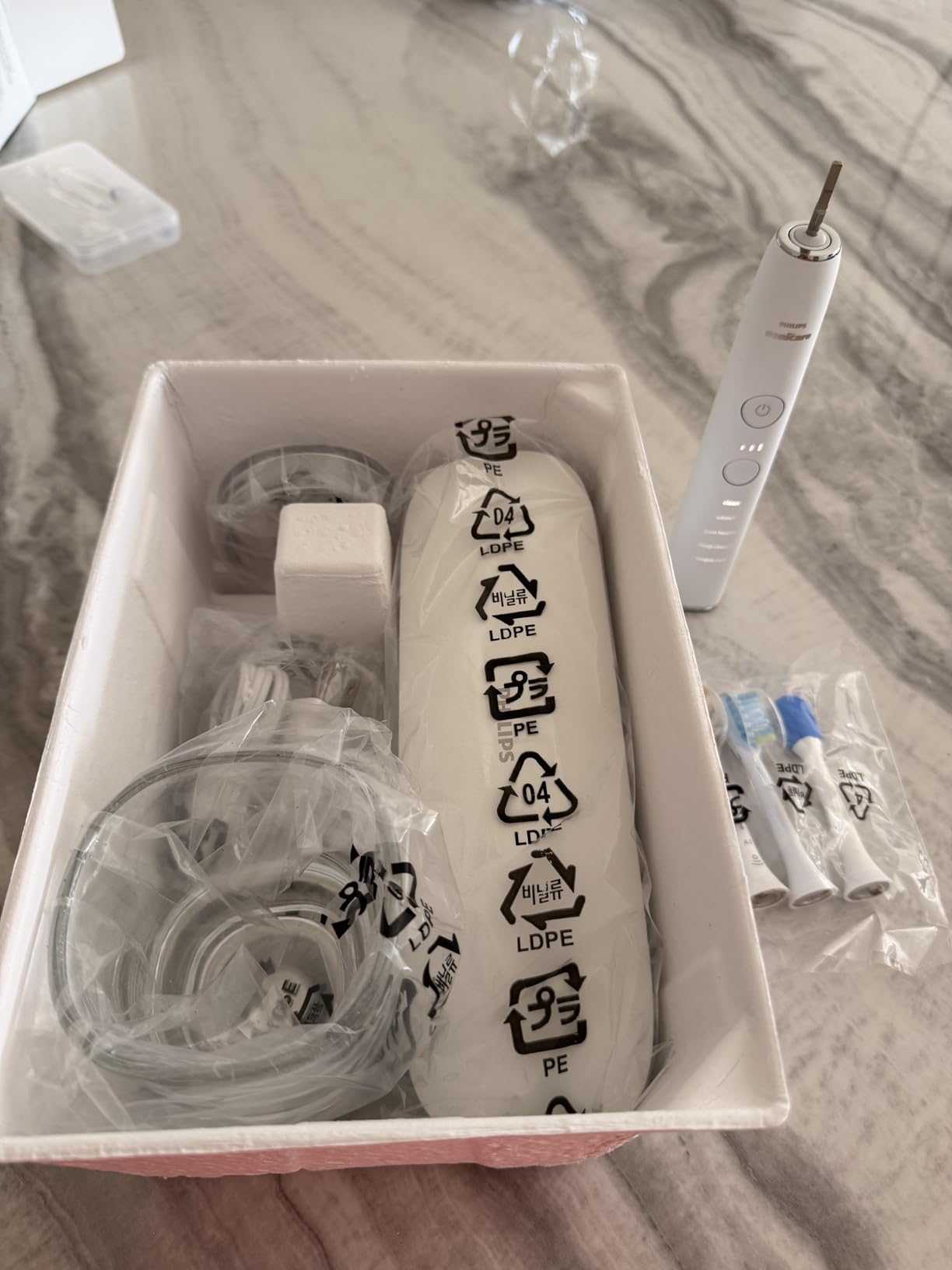 DiamondClean Smart 9500 Electric Toothbrush - Sonic Toothbrush with App, Pressure Sensor, 15 Brushing Settings, Replacement Reminder, USB Charging Travel Case, Black, Model HX9923/11 customer photo 2