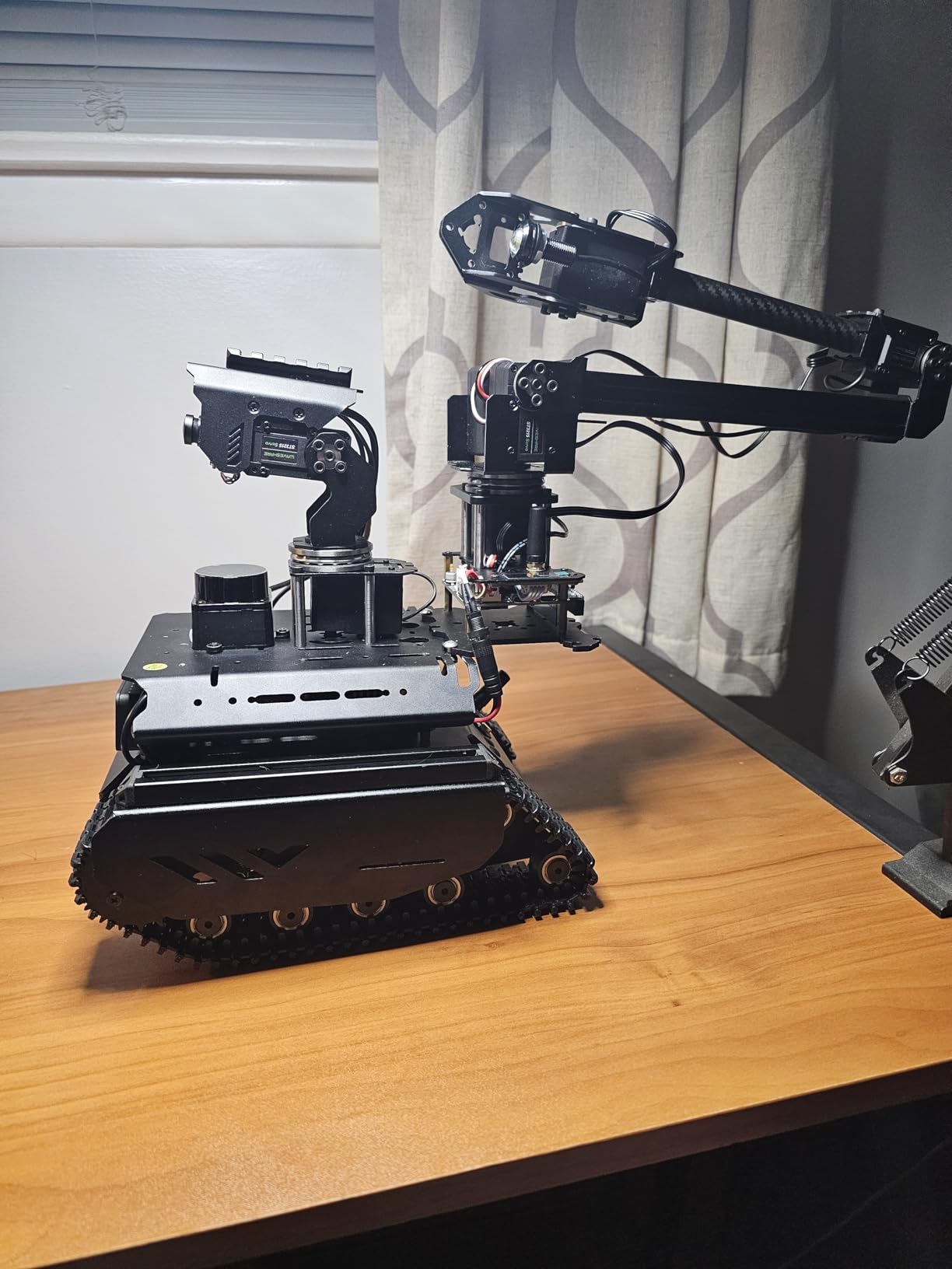 Waveshare Robotic Arm Kit, Desktop Robot Kit, High-Torque Serial Bus Servo, Based On ESP32, 4-DOF, Supports Flexible Expansion and Secondary Development, Wireless Control customer photo 2