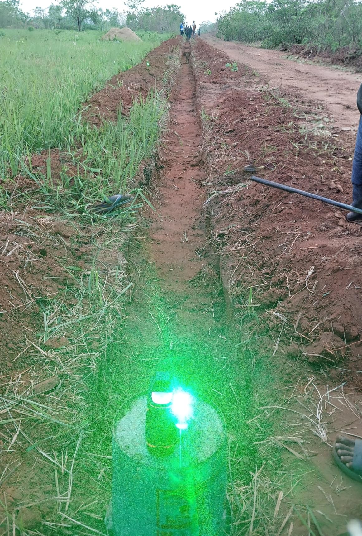 DOVOH Outdoor Laser Level with Receiver : Daylight High Visibility Laser Level 360 Self Leveling Up To 400ft Long Range High Power Green with Detector Outside Construction Landscaping, H3-360G customer photo 1