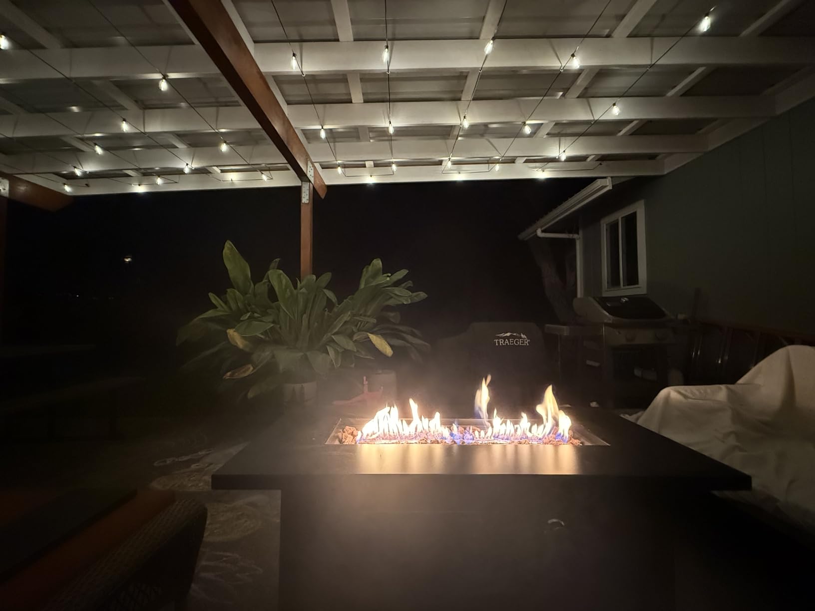 Ciays 42 Inch Gas Fire Pit Table, 60,000 BTU Propane Pits for Outside with Steel Lid and Lava Rock, 2 in 1 Firepit Table Gatherings Parties on Patio Deck Garden Backyard, Black customer photo 1