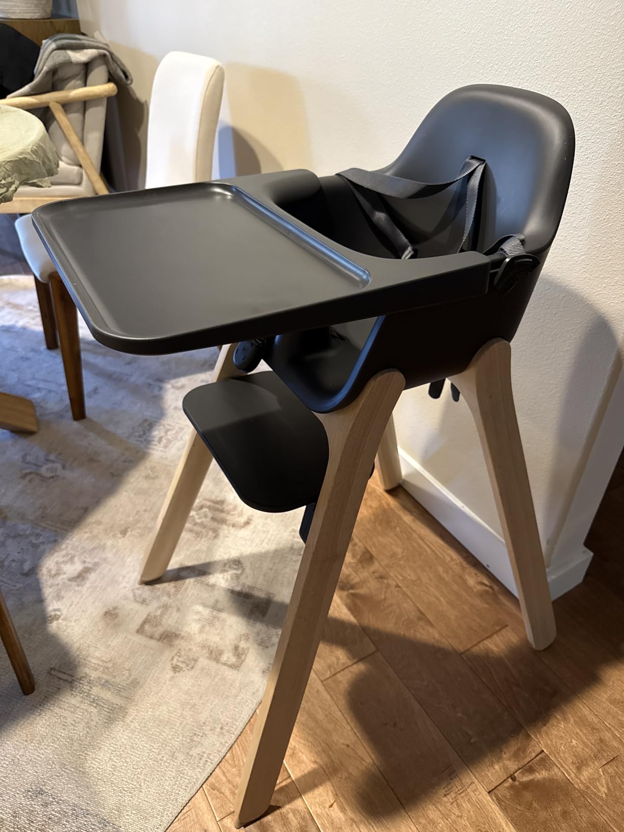 UPPAbaby Ciro High Chair/Sleek, Easy-to-Clean Design/Perfect-Fit Tray to Bring Baby to Table/Patent-Pending Harness/Dual-Position, 180-Degree Rotating Footrest/Chloe (Grey/Rubberwood) customer photo 1
