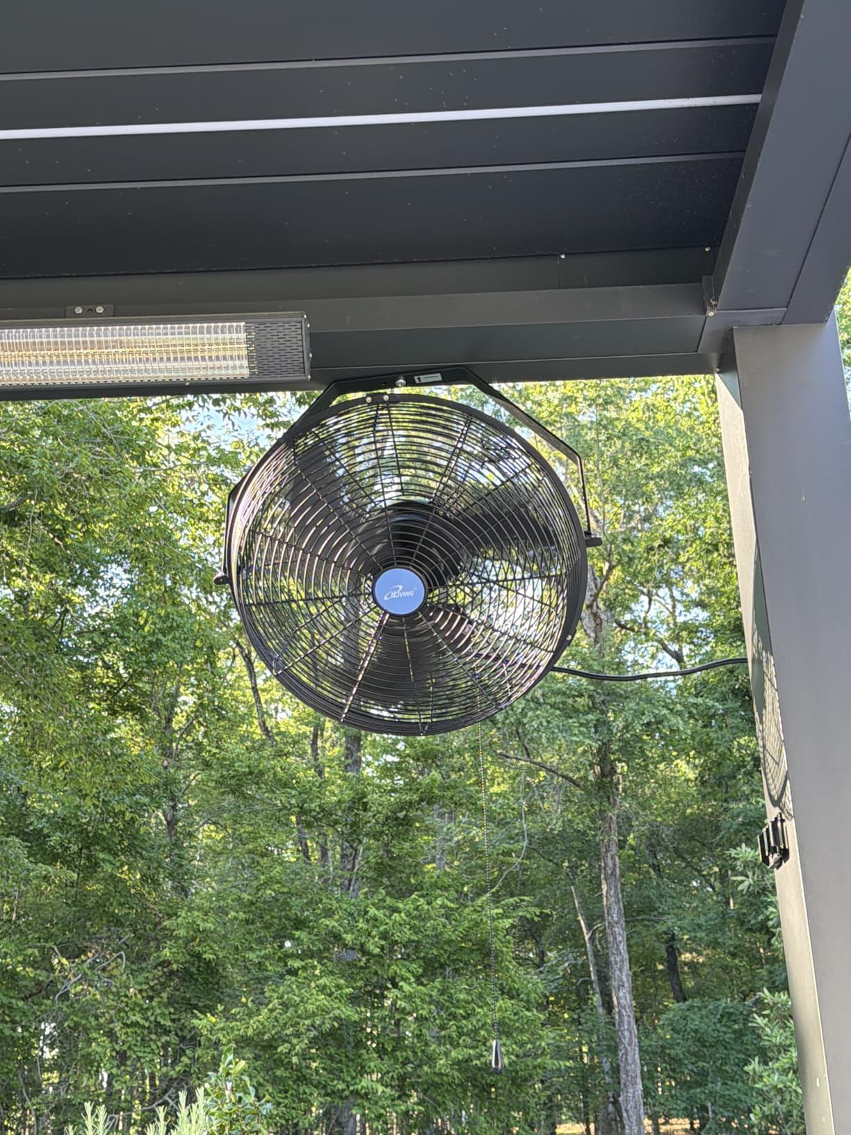 iLiving Glow Oscillating Wall Mount Fan with Adjustable Tilt, 18-inch, 3 Speed, Metal Grille and Blade, 90 Degree Oscillation, Airflow 1650CFM, Ideal for Home, Bedroom, Gym & Office, Greenhouse customer photo 1