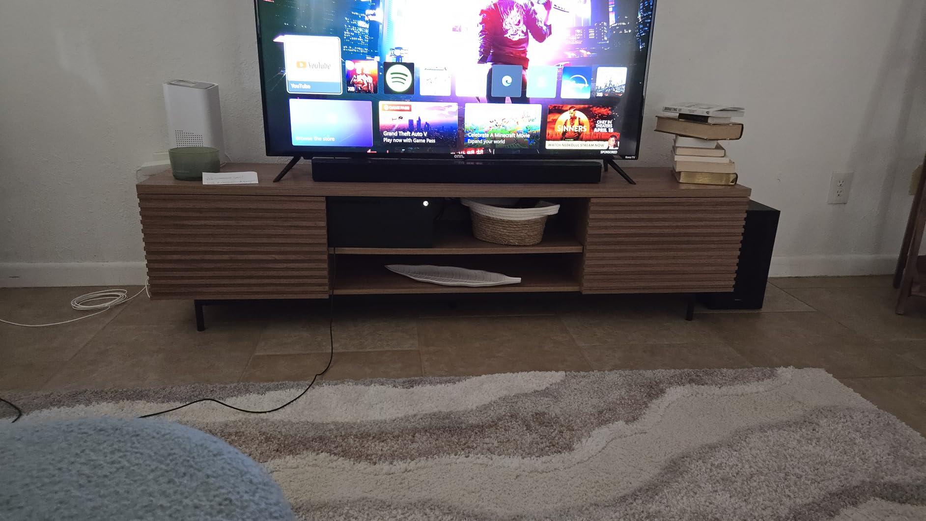 BELLEZE Fluted TV Stand for TV up to 75