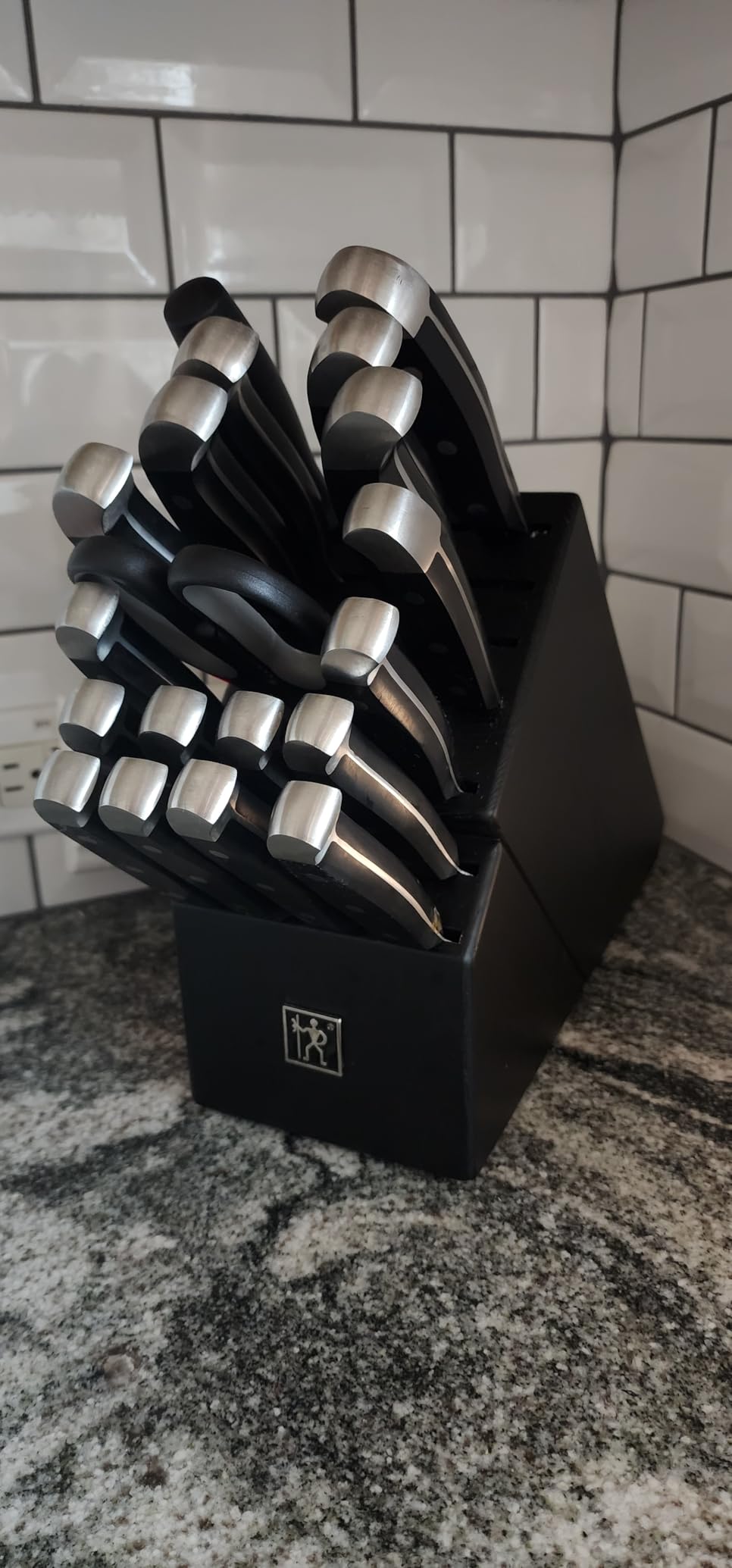HENCKELS Premium Quality Statement 15-Piece Knife Set with Block and Knife Sharpener, Razor-Sharp, German Engineered Knife Informed by over 100 Years of Masterful Knife Making, Black Block customer photo 1