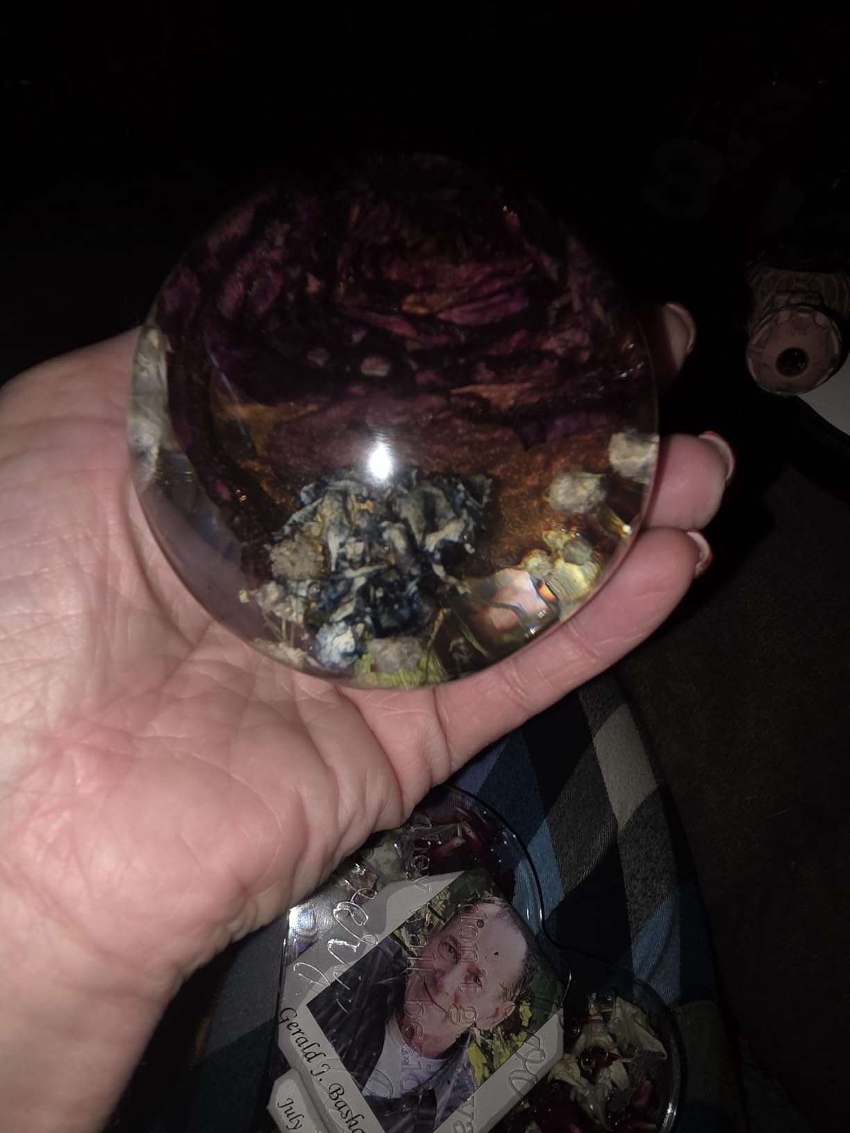 KISREL Epoxy Resin 82oz - Clear Epoxy Resin Kit with 15 Pigments and 15 Colors of Mica Powders - No Yellowing No Bubble Casting Resina for Art Crafts, Jewelry Making, Wood & Resin Molds (41oz x 2) customer photo 2