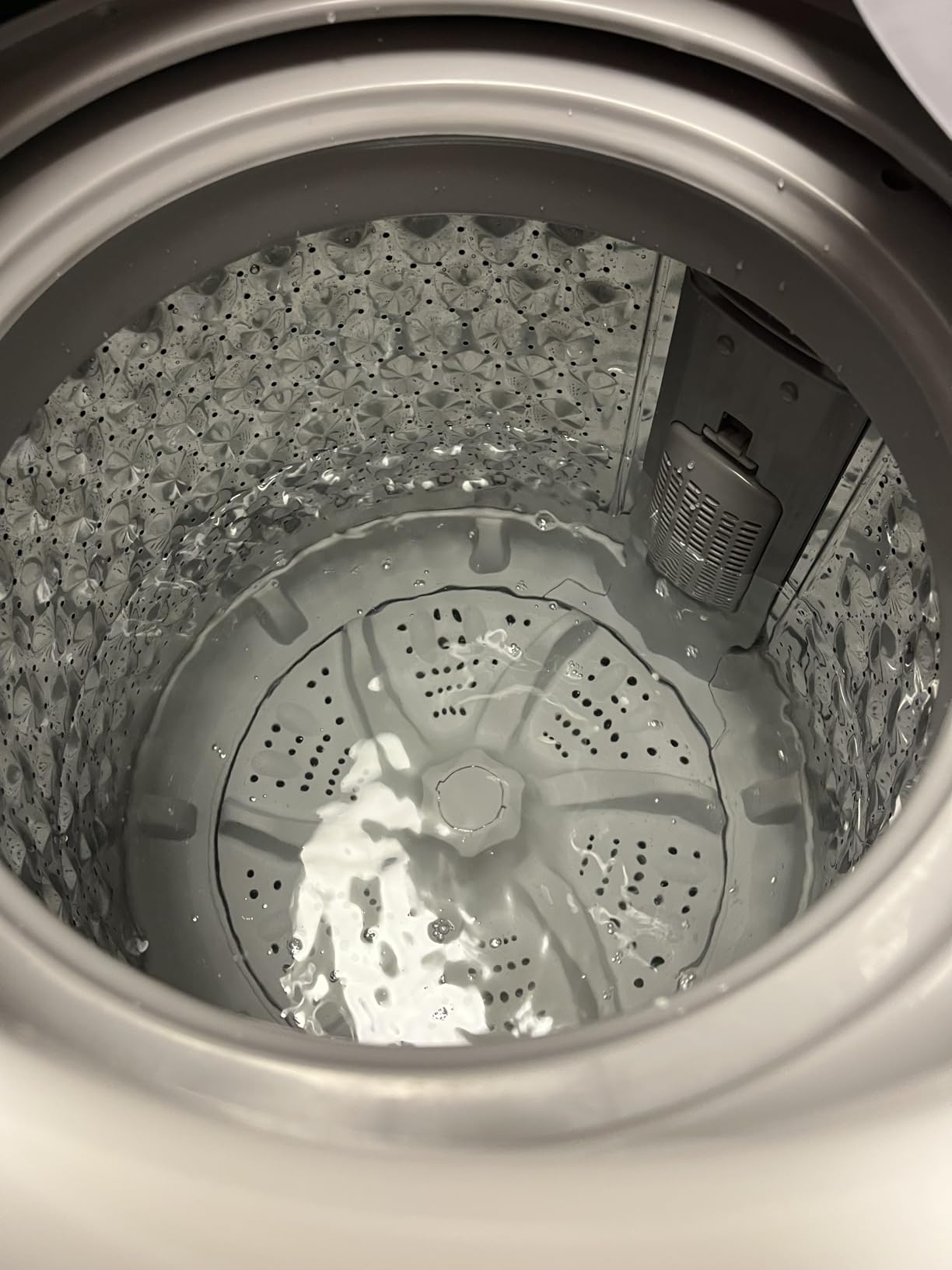 BLACK+DECKER 4.5 Cu. Ft. Front Load Washer, Full Size Washing Machine with 12 Cycles, ENERGY STAR Certified, LED Display, 120V, BFLW45M, White customer photo 2