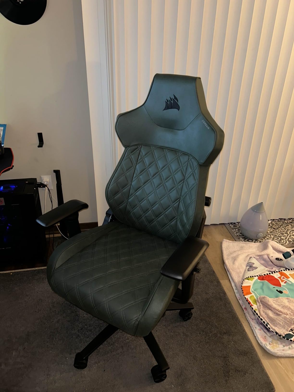 Corsair TC500 Luxe Gaming Chair - Premium Breathable Fabric - Wide Seat - Five-Way Adjustable Armrests - Adjustable Built-in Lumbar Support - 90-135 Degree Recline - Frost customer photo 1