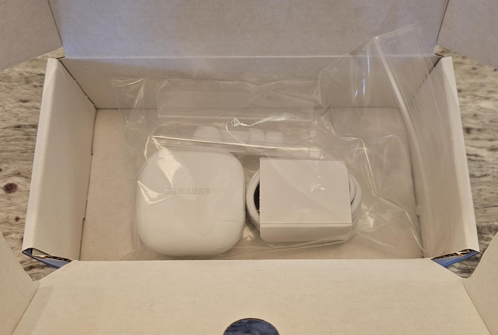 SAMSUNG Galaxy Buds 2 Pro True Wireless Bluetooth Earbuds, Noise Cancelling, Hi-Fi Sound, 360 Audio, Comfort Fit In Ear, HD Voice, IPX7 Water Resistant, White (Renewed) customer photo 1