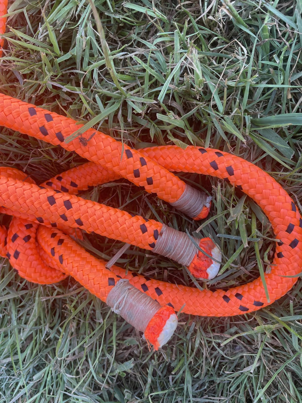 VEVOR Double Braided Polyester Rope, 3/4 in x 220 ft, 24 Strands, 20000 LBS Breaking Strength Outdoor Climbing Rope, Arborist Rigging Rope for Rock Hiking Camping Swing Rappelling Rescue, Orange/Black customer photo 1