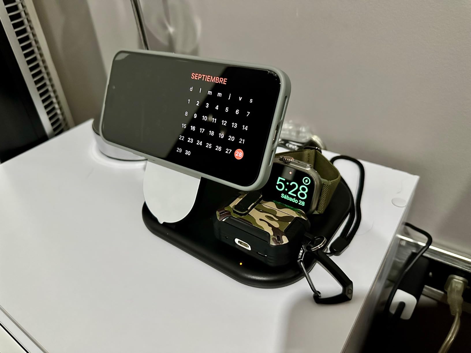 Belkin 3-in-1 MagSafe-Compatible Foldable Magnetic Qi2 Certified Wireless Charging Station customer photo 2