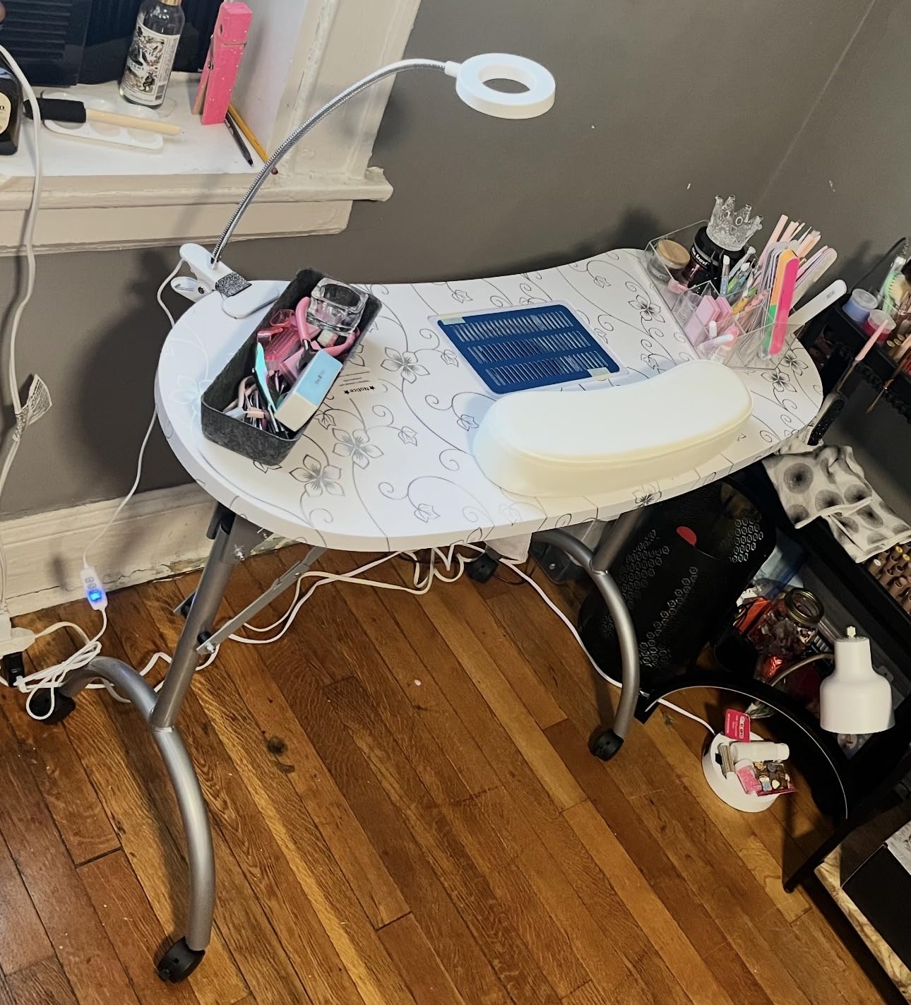 WELLHUT Nail Tech Table Vented Manicure Table w/LED Lamp, Dust Collector, Carry Bag & Soft Cushion, Portable Nail Tables w/Universal Mute Wheels for Nail Lovers Home Spa Beauty Salon customer photo 1