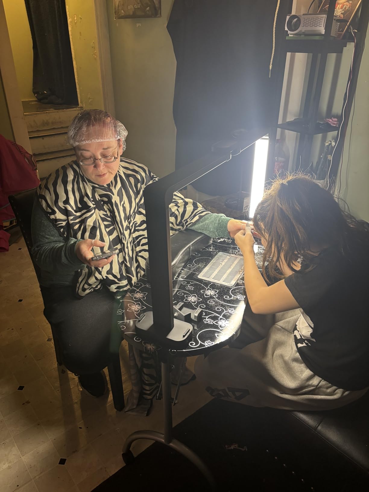 WELLHUT Nail Tech Table Vented Manicure Table w/LED Lamp, Dust Collector, Carry Bag & Soft Cushion, Portable Nail Tables w/Universal Mute Wheels for Nail Lovers Home Spa Beauty Salon customer photo 2