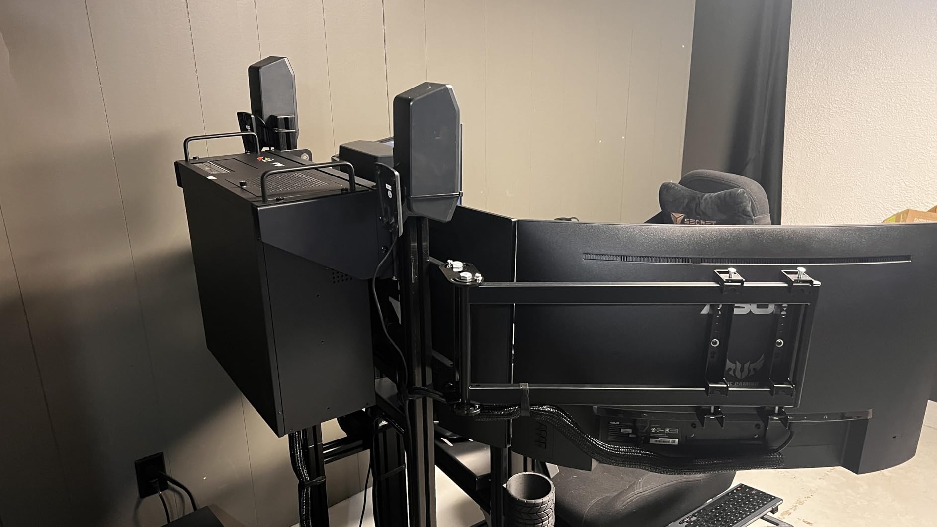 Anman Aluminum Profile Racing Simulator Cockpit with Triple Monitor Mount Black Seat customer photo 2
