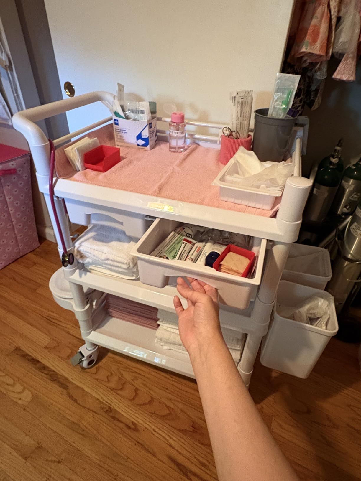 VEVOR Medical Mobile Trolley Cart with 2 Drawers & 3 Trash Cans, 3 Tiers Beauty Salon Rolling Trolley with 4 Silent Wheels & 2 Dirts Bucket & Bowl, Medical Utility Cart for Hospital Dental Clinic Lab customer photo 1
