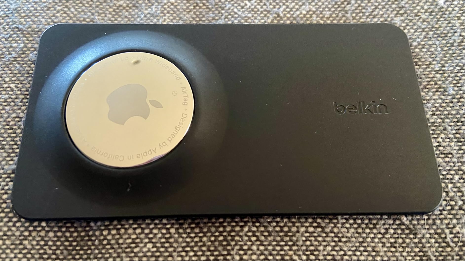 Belkin Apple AirTag Secure Wallet Insert - Thin Wallet Holder - Ultra Slim & Flexible Credit Card Size Insert for Purse, Handbag, Pocket, Backpack - Black customer photo 1