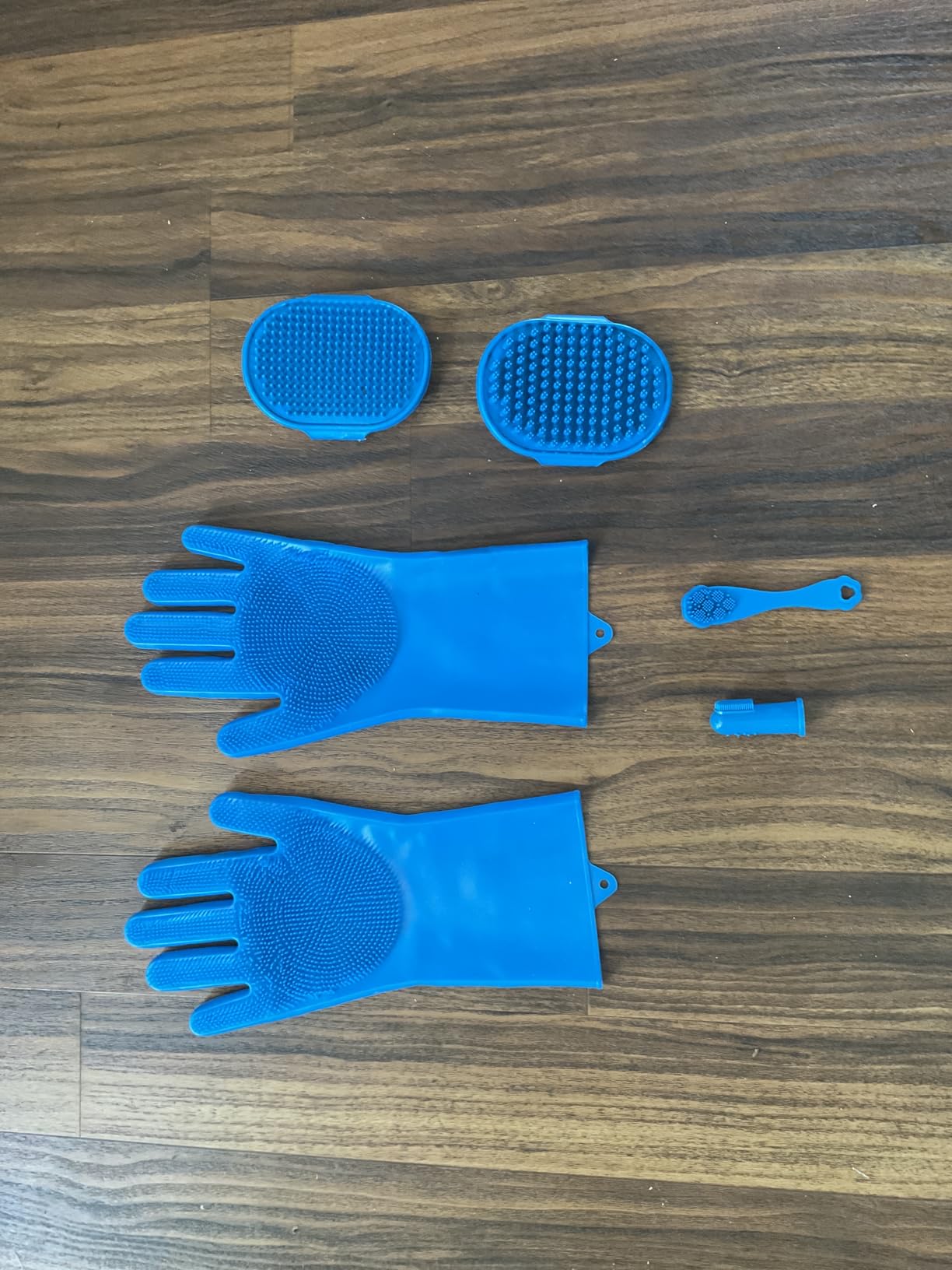 Augwind 6PCS Pet Grooming Kit for Dogs, Cats and Horses | Dog Washing Gloves | Cleanroom Gloves | Dog Bath Brush | Dog Bath Gloves | Dog Shampoo Brush | Dog Bath Supplies (Navy Blue) customer photo 1