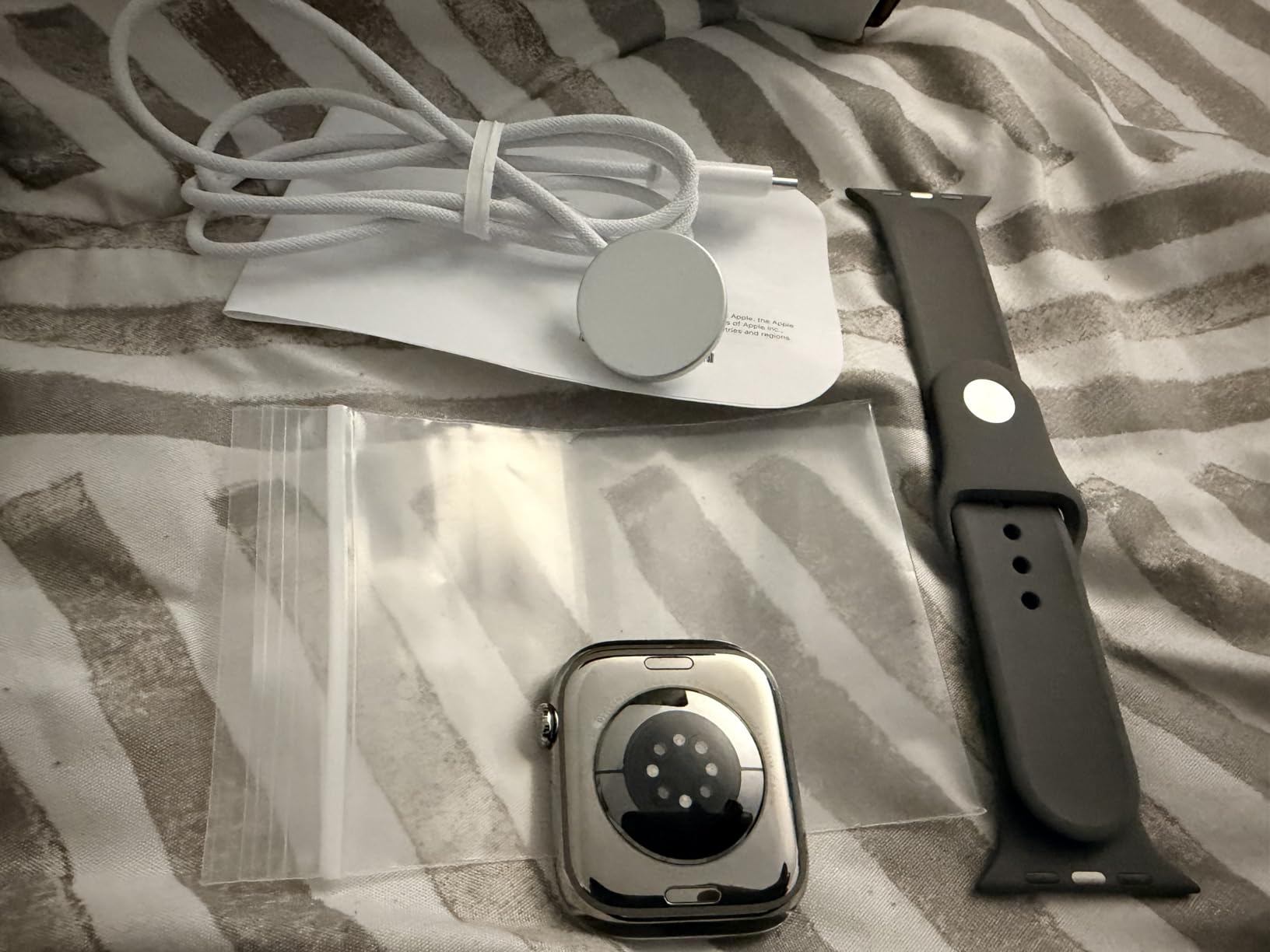 Apple Watch Series 10 [GPS + Cellular 46mm] Smartwatch with Gold Titanium Case with Gold Milanese Loop - M/L customer photo 2