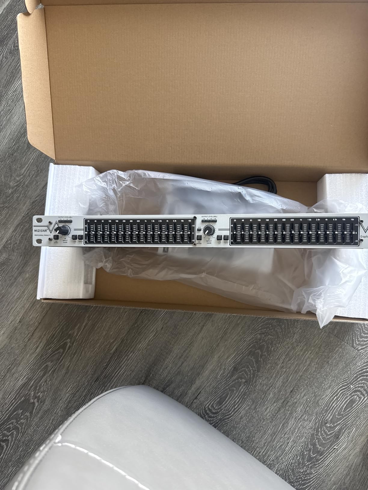 Graphic Equalizer 15-Band Stereo EQ for Home Audio, Dual Channel Professional Silver DJ Equalizer, Noise Reduction 1U Rack Mount (EQ-215S) customer photo 1