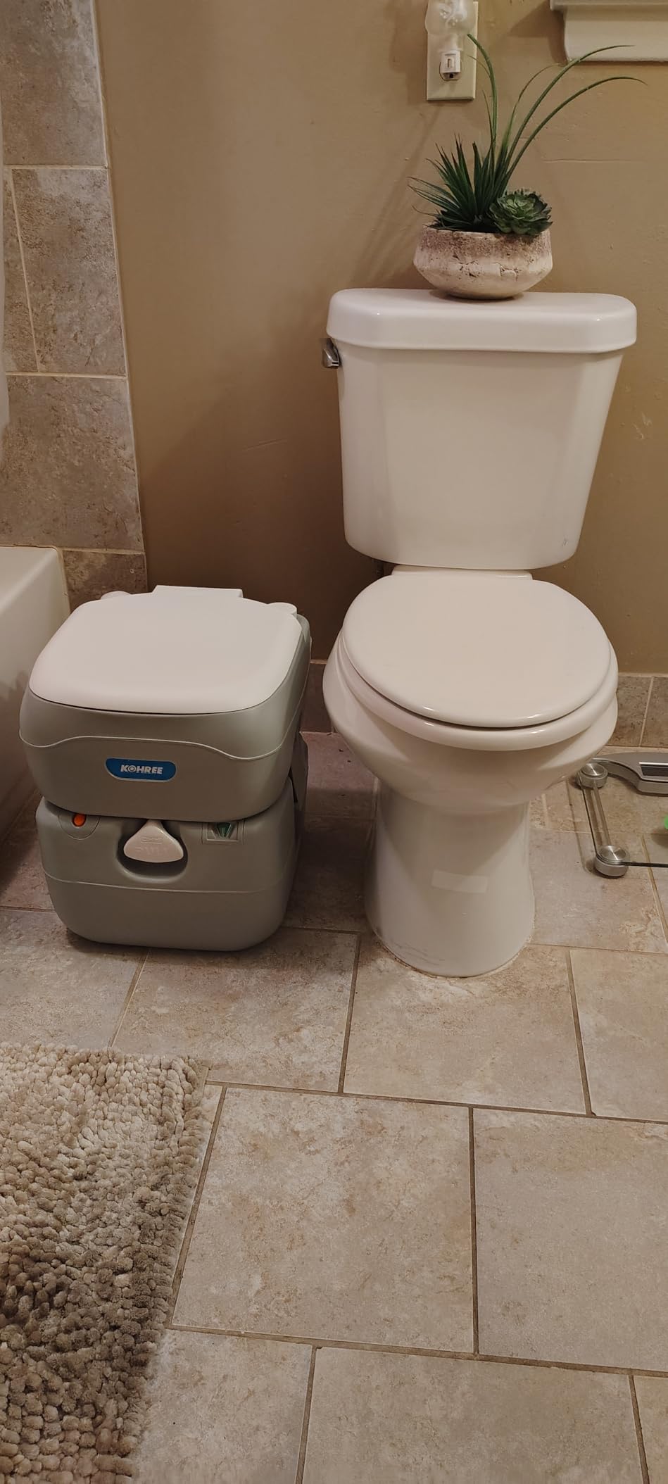 Kohree Portable Toilet for Camping 5.3 Gal: 20L Cassette Toilet Porta Potty for Adults with Diagonal Elongated Bowl Seat - Leakproof Bellows Flush Pump, Large Capacity Camping Toilet for RV Trailer customer photo 1