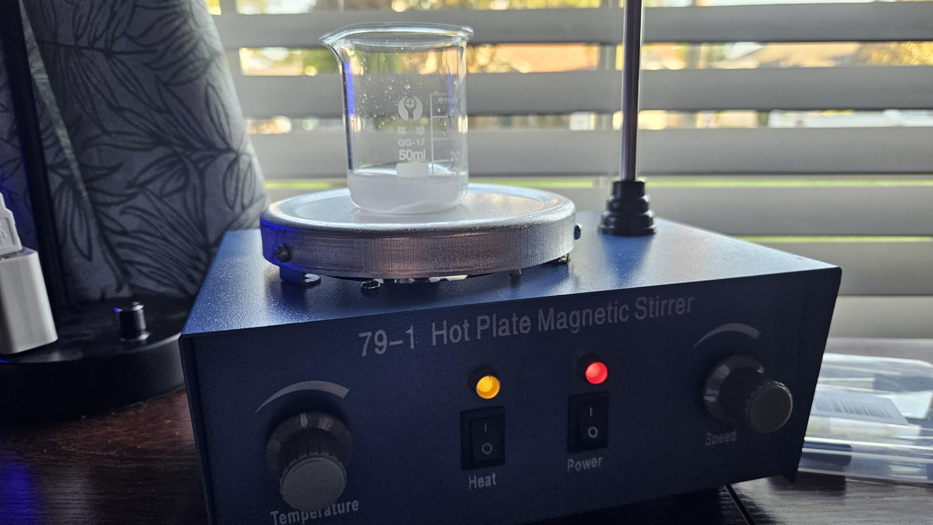 Vevitts 1000ml Magnetic Stirrer Hot Plate Magnetic Mixer Stir Plate Lab Stirrers 2400 RPM 100°C Stirring Bar customer photo 1