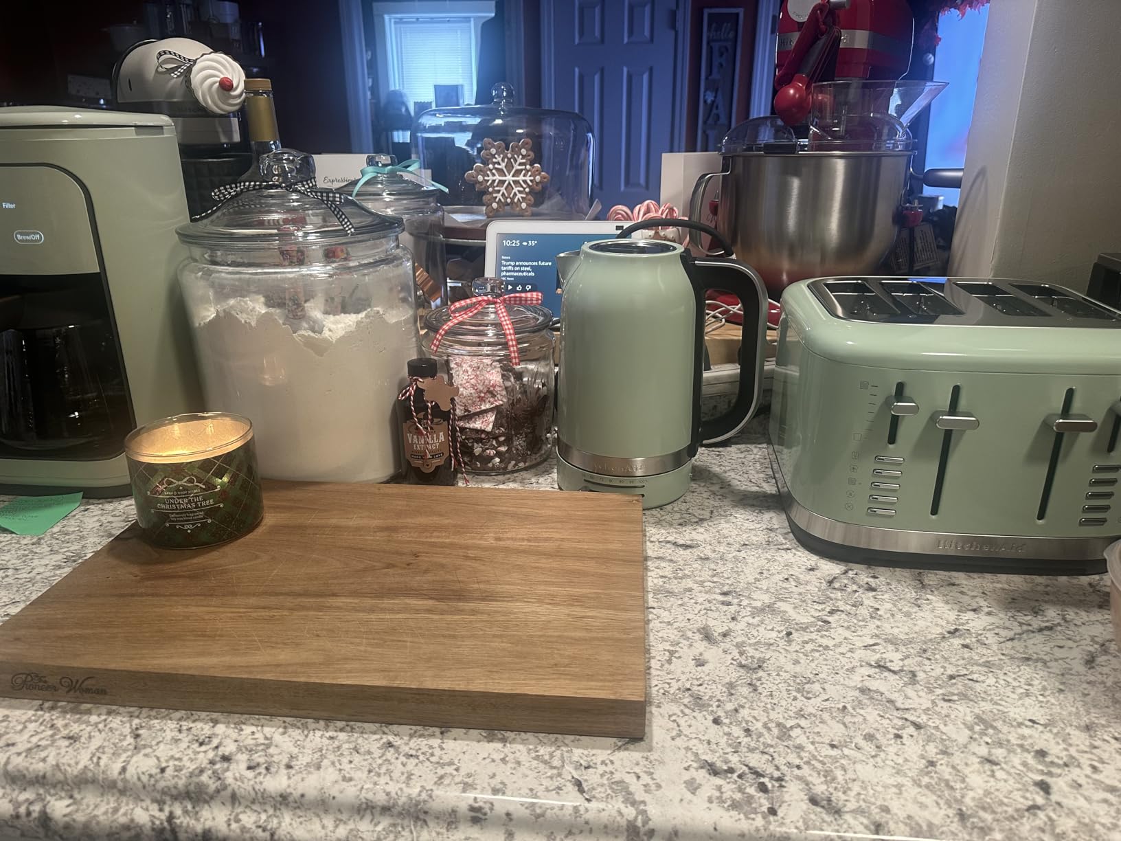 KitchenAid 1.7L Electric Kettle w/Temp Control KEK1701, Porcelain White customer photo 1