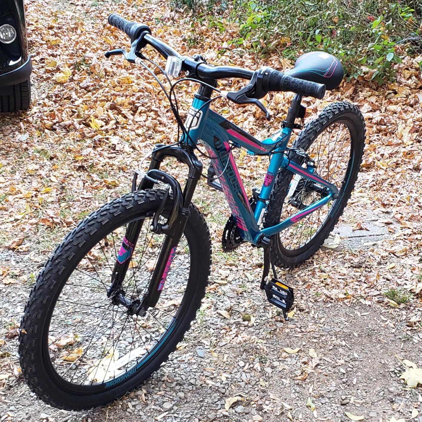 Mongoose Flatrock Mountain Bike, Aluminum Frame, Knobby Mountain Tires, Suspension Fork, Trigger Shifters, Mechanical Disc Brakes customer photo 1
