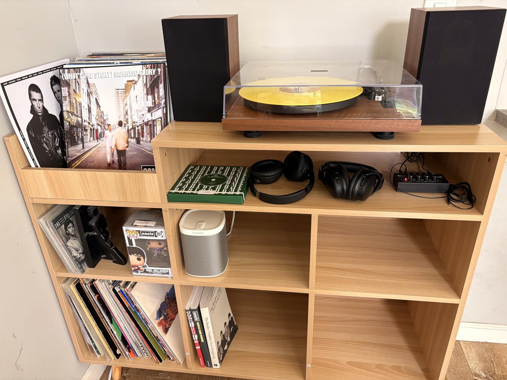 Cozy Castle Large Record Player Stand with Vinyl Storage Cabinet, Wood Turntable Table Open Shelf Holder Up to 500 Albums Cube Storage Organizer for Living Room, Office, Black customer photo 2