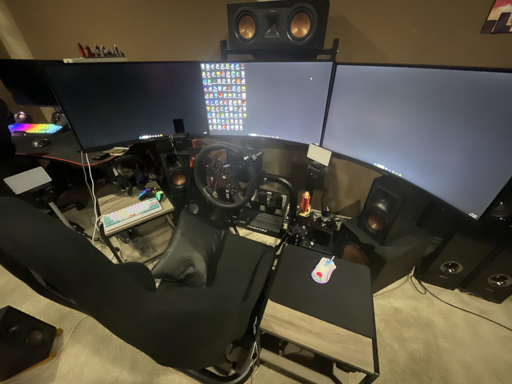 Dardoo Racing Simulator Cockpit with Triple Monitor Stand and Black Seat customer photo 2