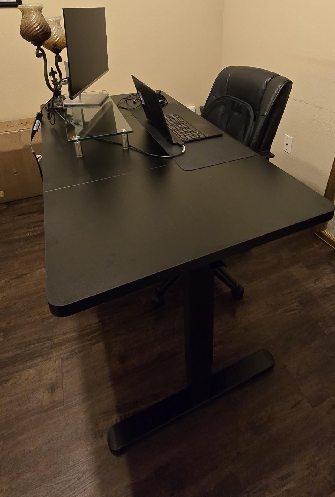 HUANUO 60 x 30 inch Large Standing Desk, Powerful Brushless Motor Large Height Adjustable Table, 4 Memory Preset Stand Up Work Station Sit Stand Desk, Home Office with Thick T-Shaped Frame customer photo 1
