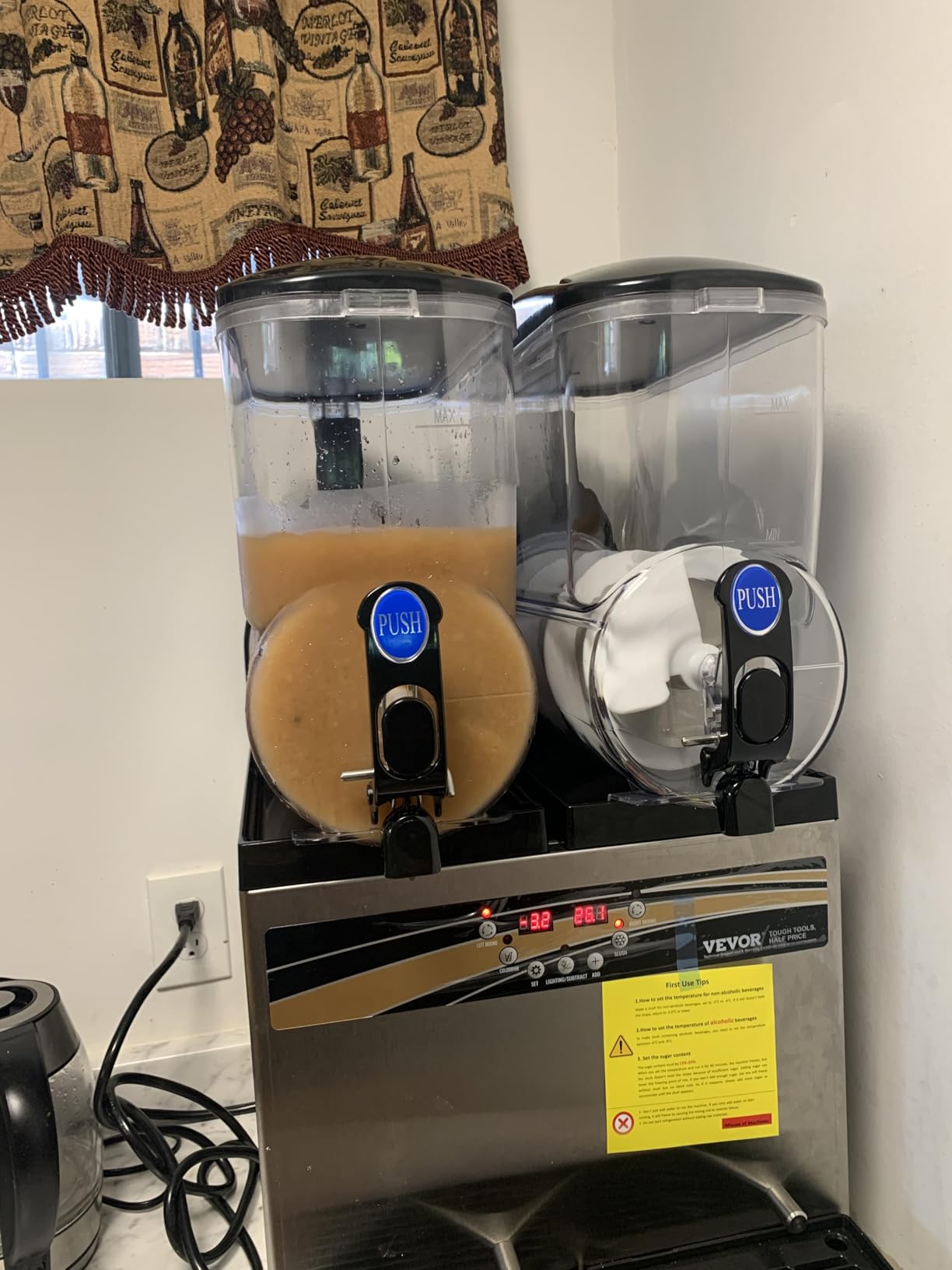 VEVOR Commercial Slushy Machine, 12Lx3 Triple Tank Frozen Drink Machine, 144 Cups Stainless Steel Margarita Smoothie Frozen Drink Maker, Slushie Maker for Home Party Restaurants Cafe Bars customer photo 1