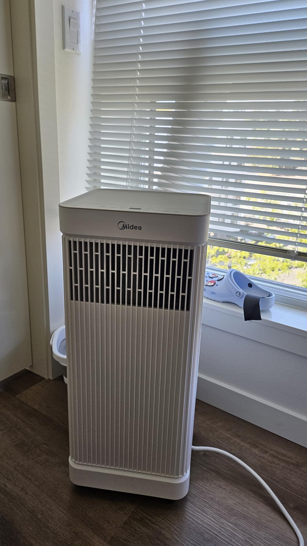 Midea 10,000 BTU ASHRAE (7,100 BTU SACC) Portable Air Conditioner, Smart Control, Cools up to 300 Sq. Ft., with Dehumidifier & Fan mode, Easy-to-use Remote Control & Window Installation Kit Included customer photo 2