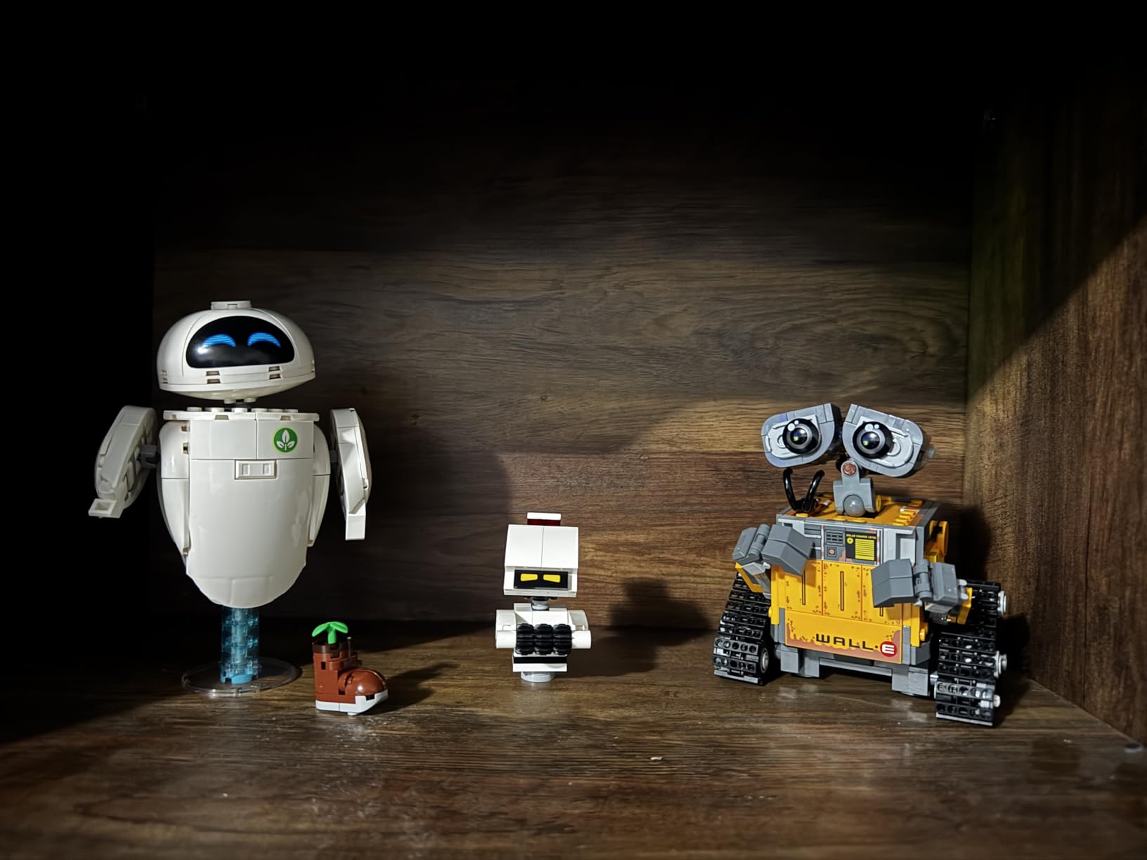 LEGO Disney & Pixar Wall-E & EVE Building Set for Adults, Ages 18+ - Home Office, Book Shelf, or Room Decor for Disney Fans - Gift Ideas for Men & Women - 43279 customer photo 1