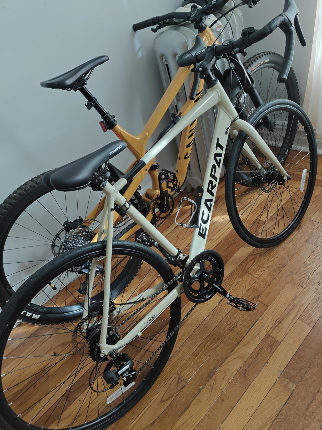 700C Lightweight Aluminum Road Bike, 16-Speed Racing Bicycle with Disc Brakes, Hybrid Commuter Bike for Men and Women, Perfect for City Roads and Outdoor Cycling customer photo 1