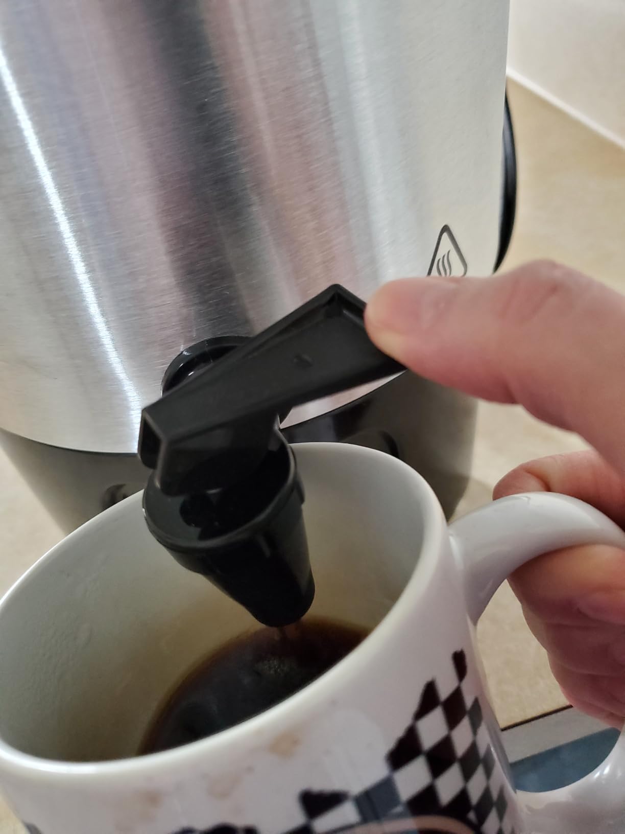 BLACK+DECKER 40 Cup Coffee Urn, Fast Brewing, Aluminum, Keep Warm Function, Heat Resistant Handles, Indicator Light customer photo 2